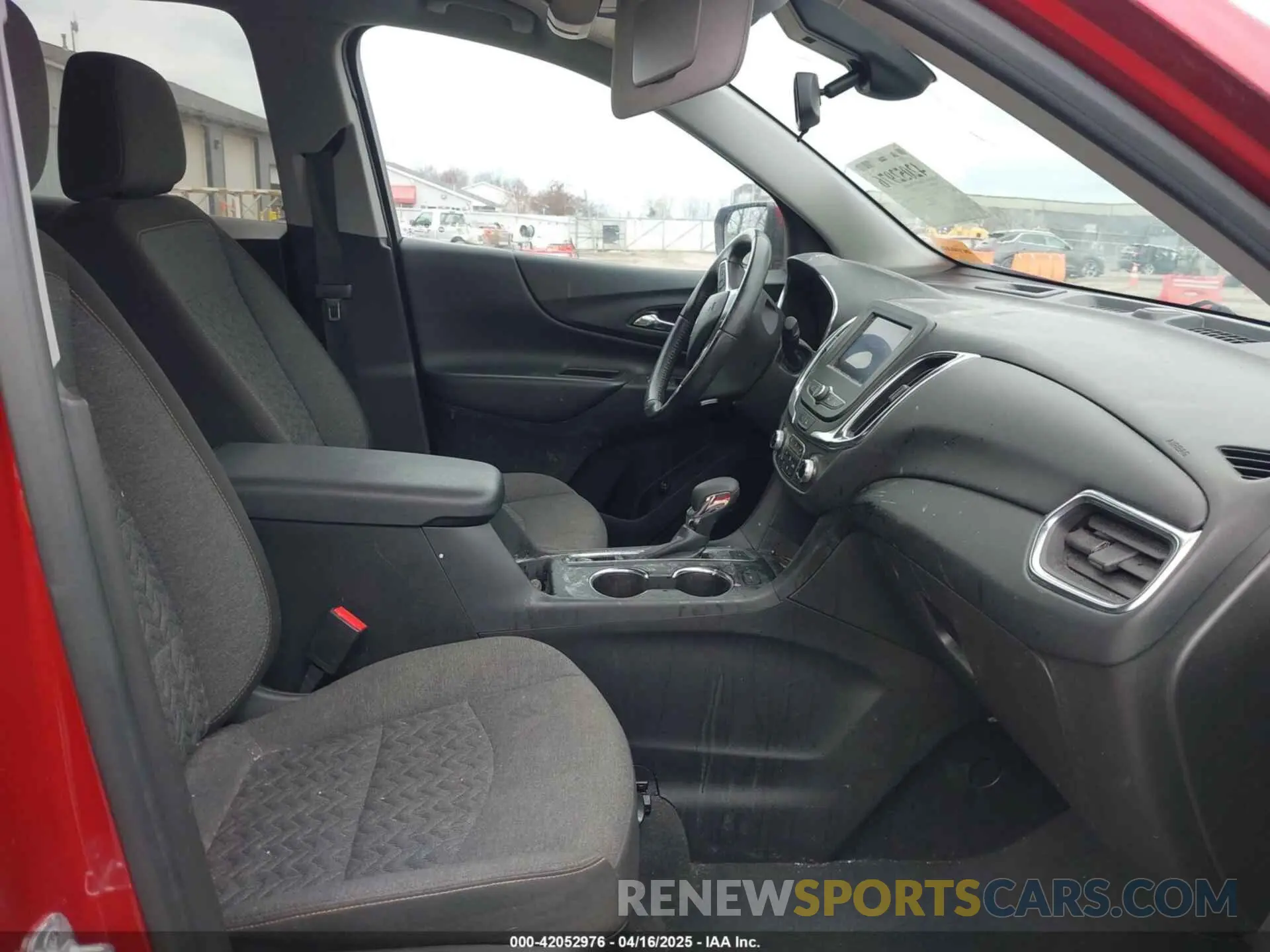 5 Photograph of a damaged car 3GNAXUEV5NL221803 CHEVROLET EQUINOX 2022