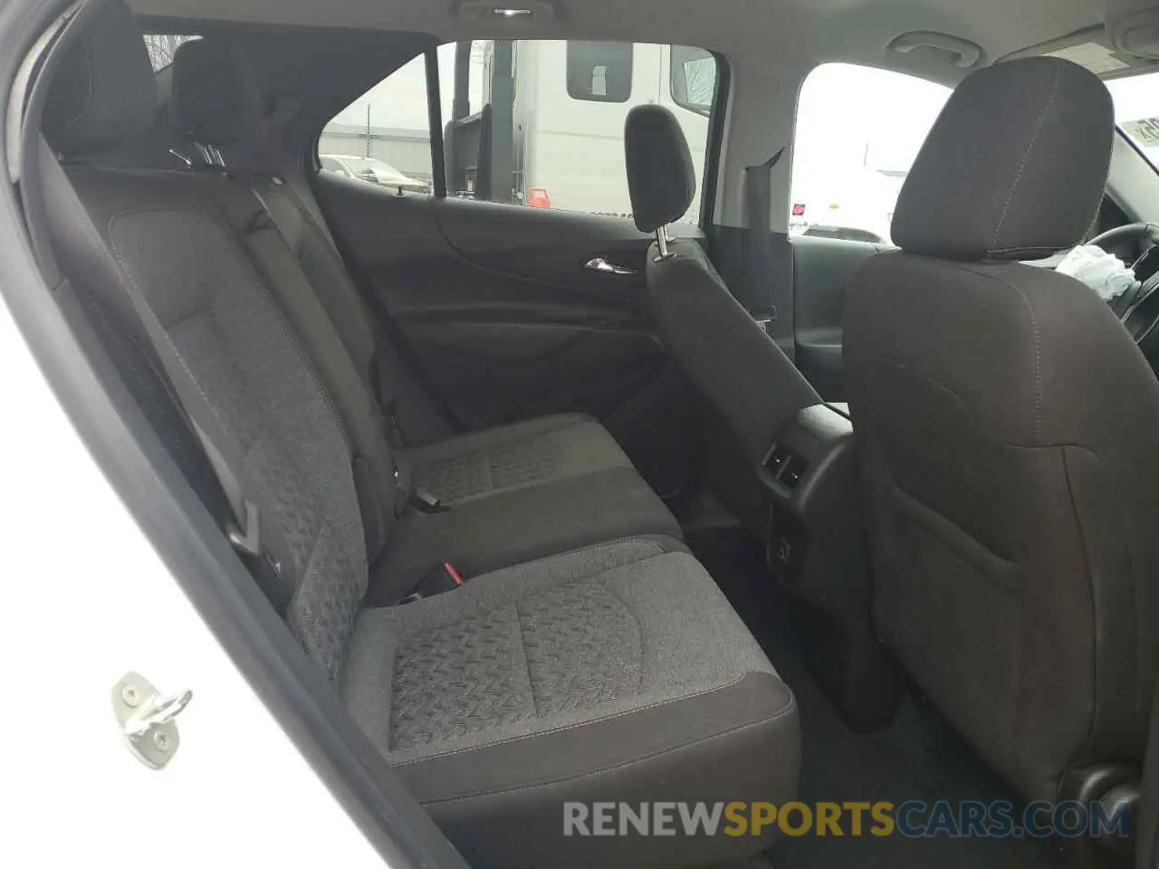 11 Photograph of a damaged car 3GNAXUEV5NL270175 CHEVROLET EQUINOX 2022