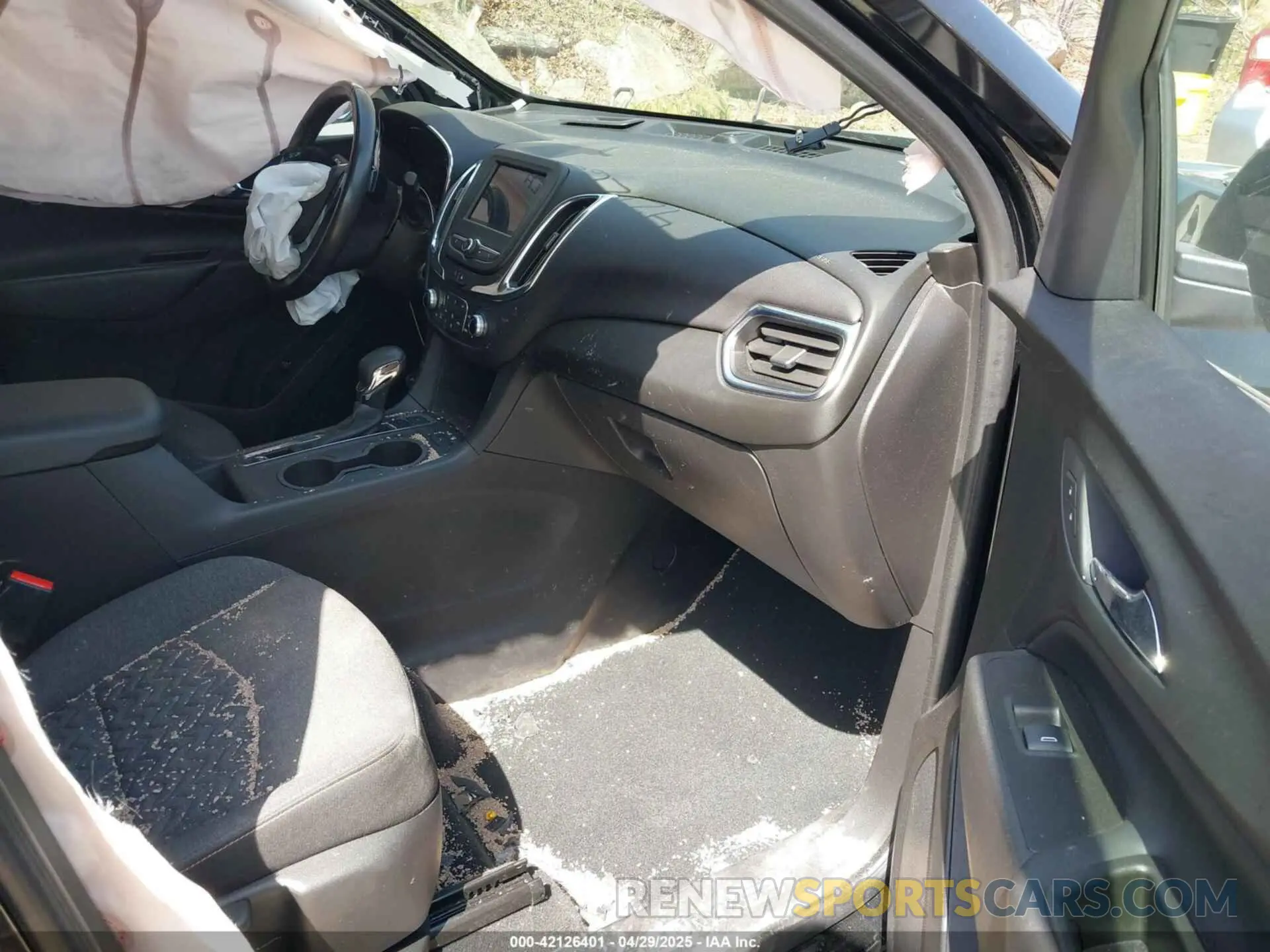 5 Photograph of a damaged car 3GNAXUEV5NL281130 CHEVROLET EQUINOX 2022