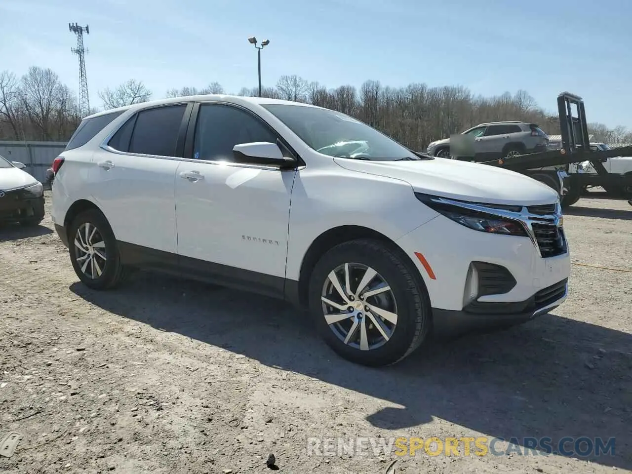 4 Photograph of a damaged car 3GNAXUEV5NL281855 CHEVROLET EQUINOX 2022