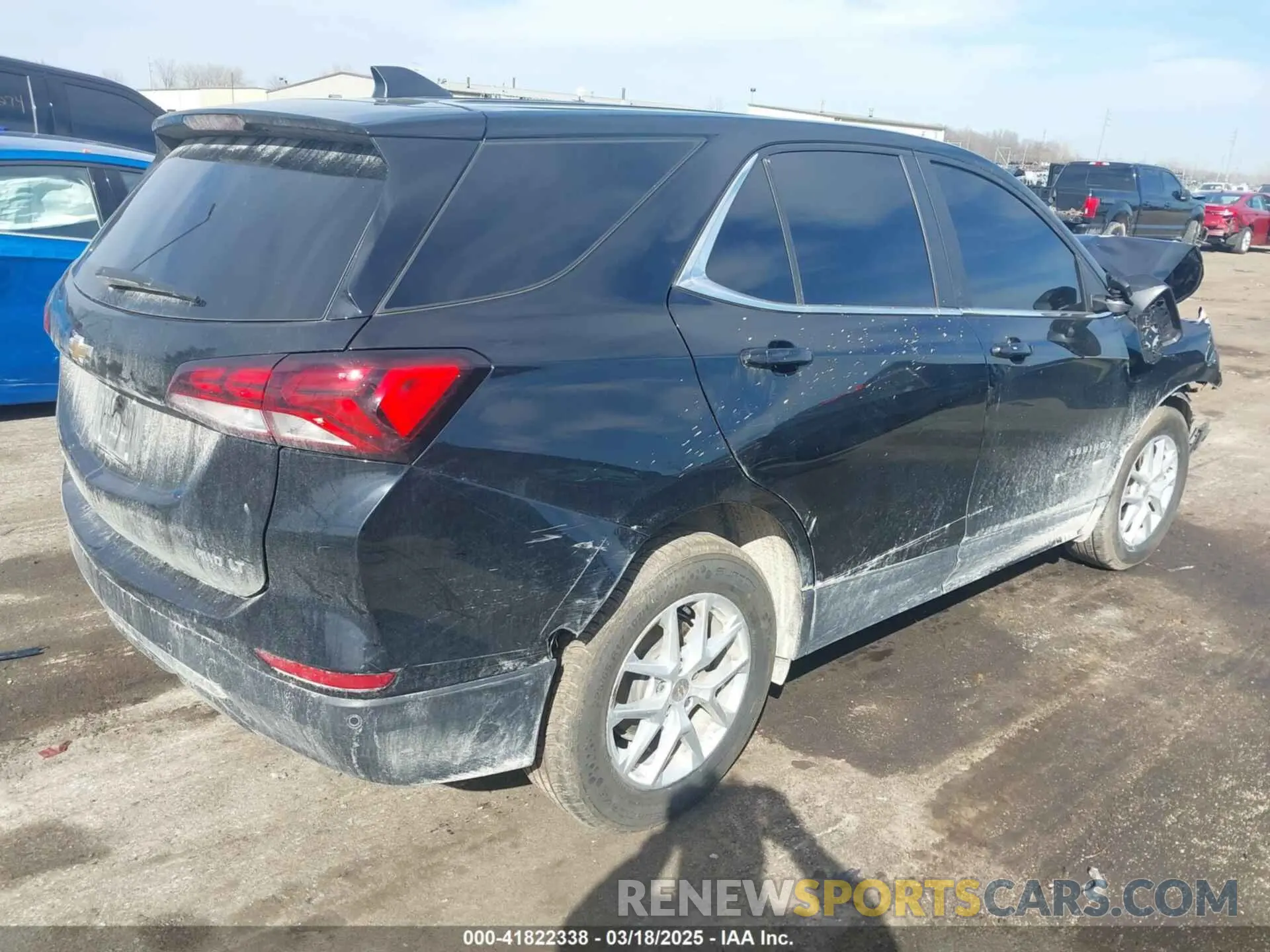 4 Photograph of a damaged car 3GNAXUEV5NL298171 CHEVROLET EQUINOX 2022
