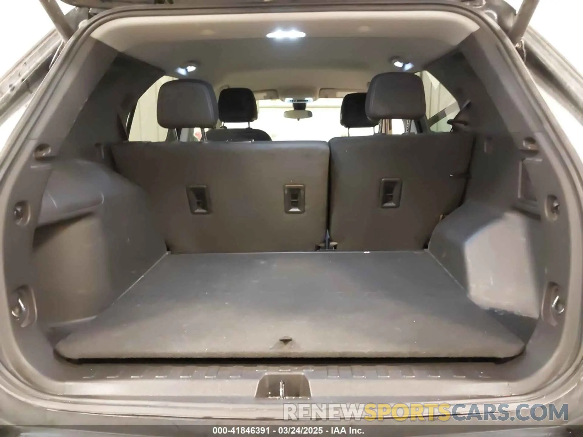 18 Photograph of a damaged car 3GNAXUEV5NL302493 CHEVROLET EQUINOX 2022