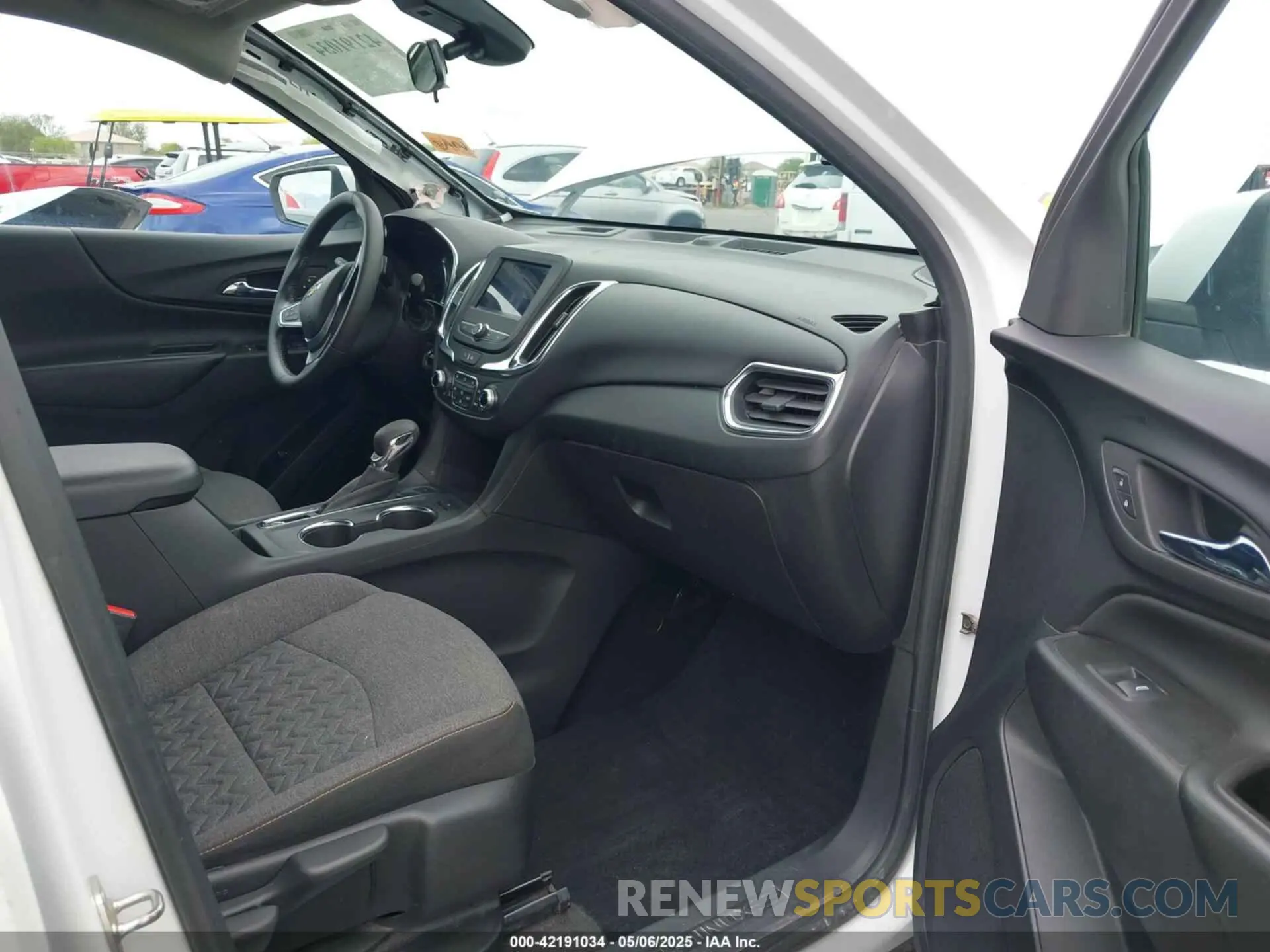 5 Photograph of a damaged car 3GNAXUEV5NL306236 CHEVROLET EQUINOX 2022