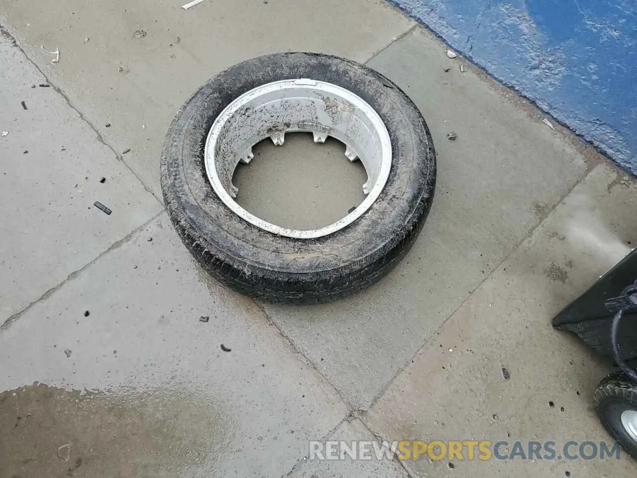 13 Photograph of a damaged car 3GNAXUEV5NS205638 CHEVROLET EQUINOX 2022