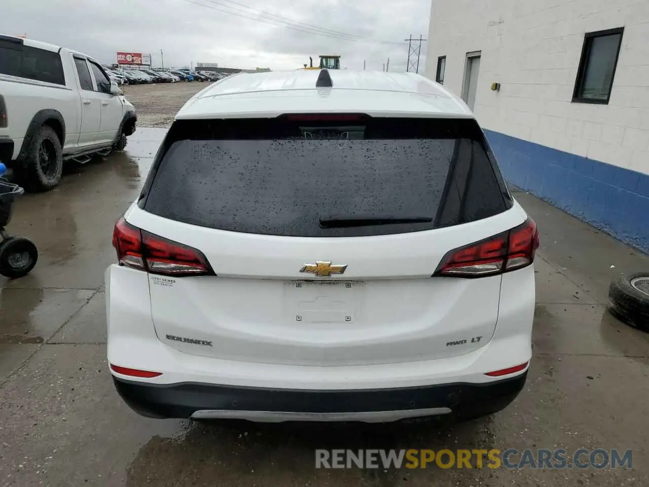 6 Photograph of a damaged car 3GNAXUEV5NS205638 CHEVROLET EQUINOX 2022