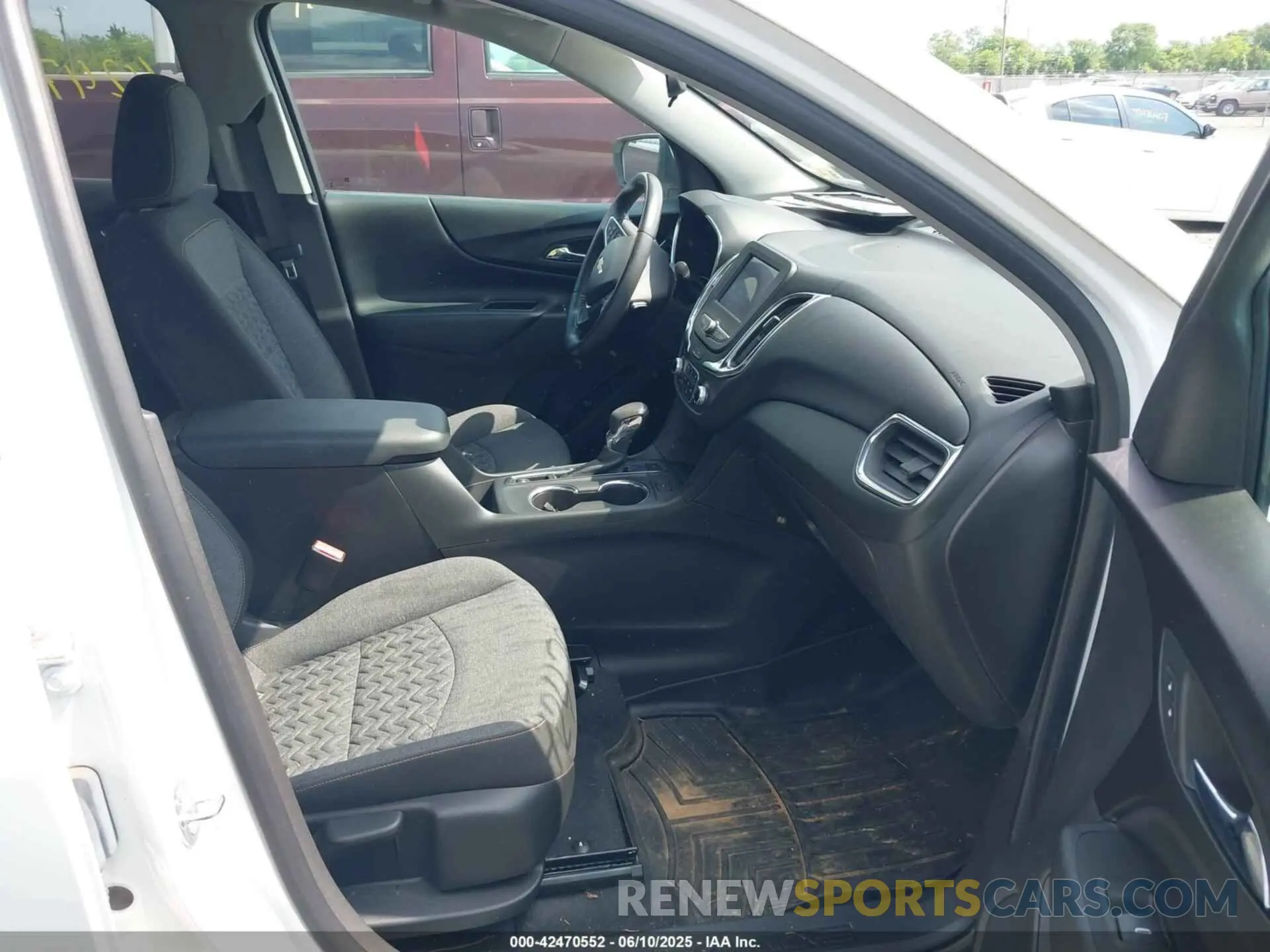 5 Photograph of a damaged car 3GNAXUEV6NL170778 CHEVROLET EQUINOX 2022