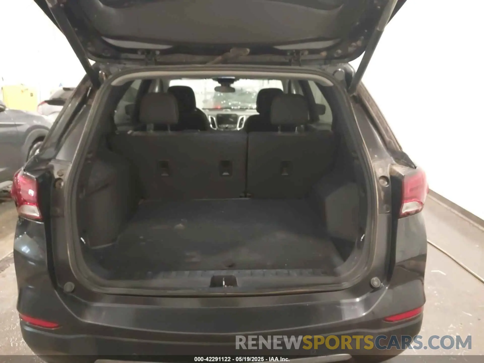 17 Photograph of a damaged car 3GNAXUEV6NS241385 CHEVROLET EQUINOX 2022