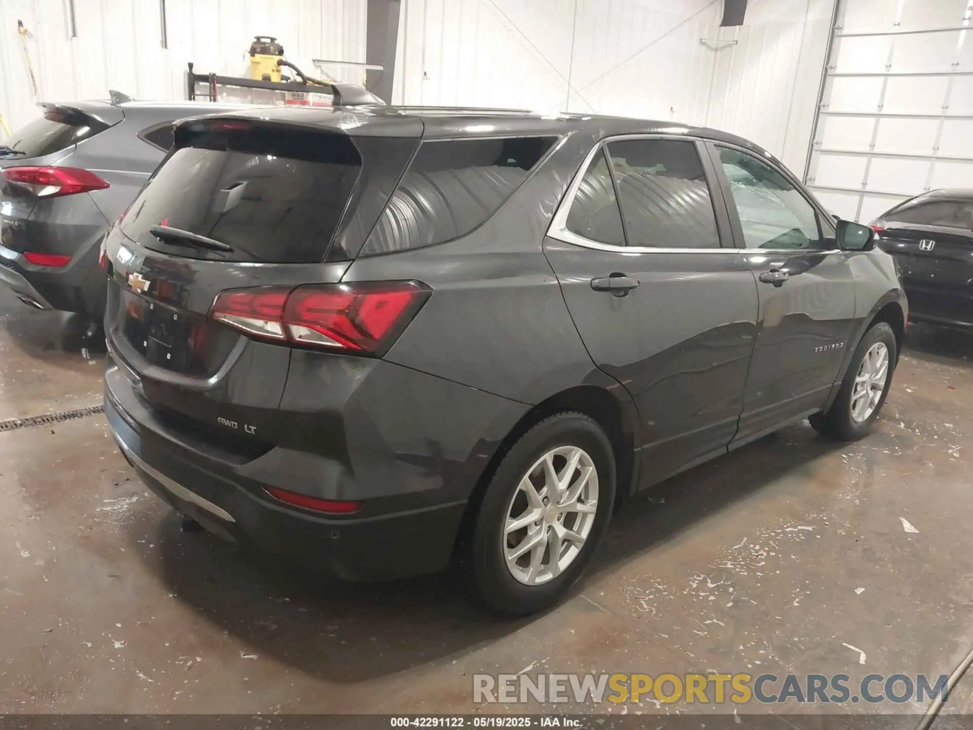 4 Photograph of a damaged car 3GNAXUEV6NS241385 CHEVROLET EQUINOX 2022