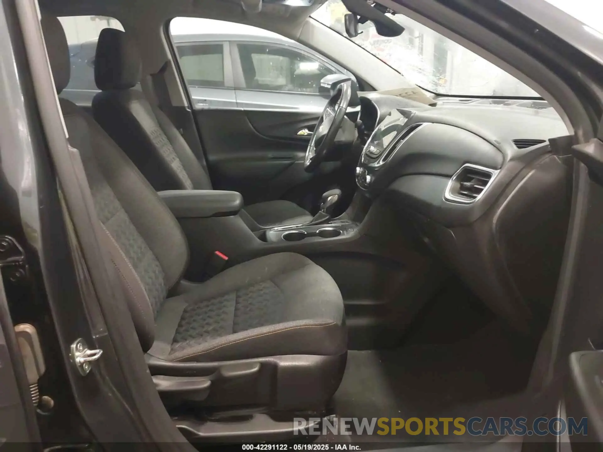 5 Photograph of a damaged car 3GNAXUEV6NS241385 CHEVROLET EQUINOX 2022
