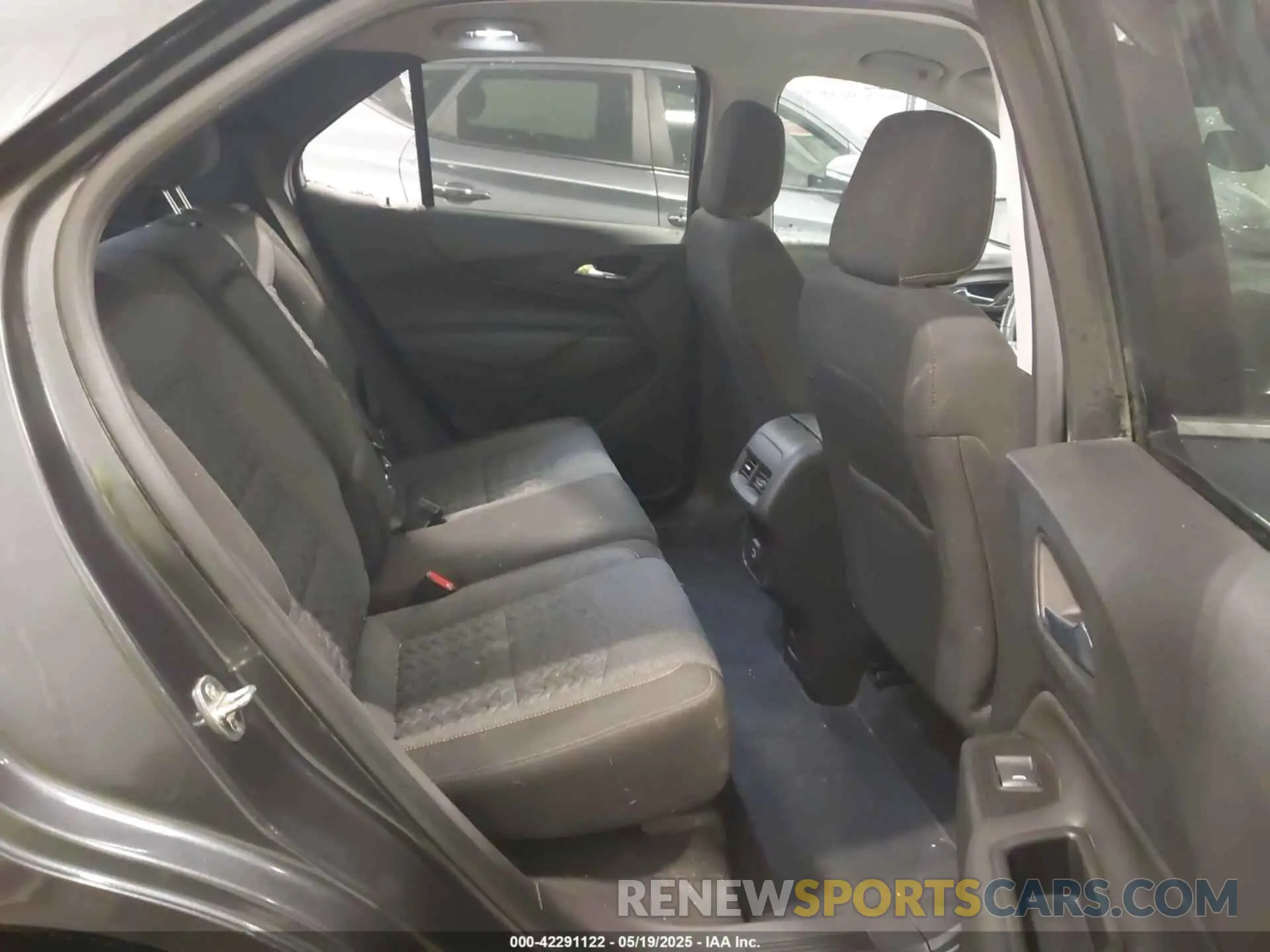 8 Photograph of a damaged car 3GNAXUEV6NS241385 CHEVROLET EQUINOX 2022