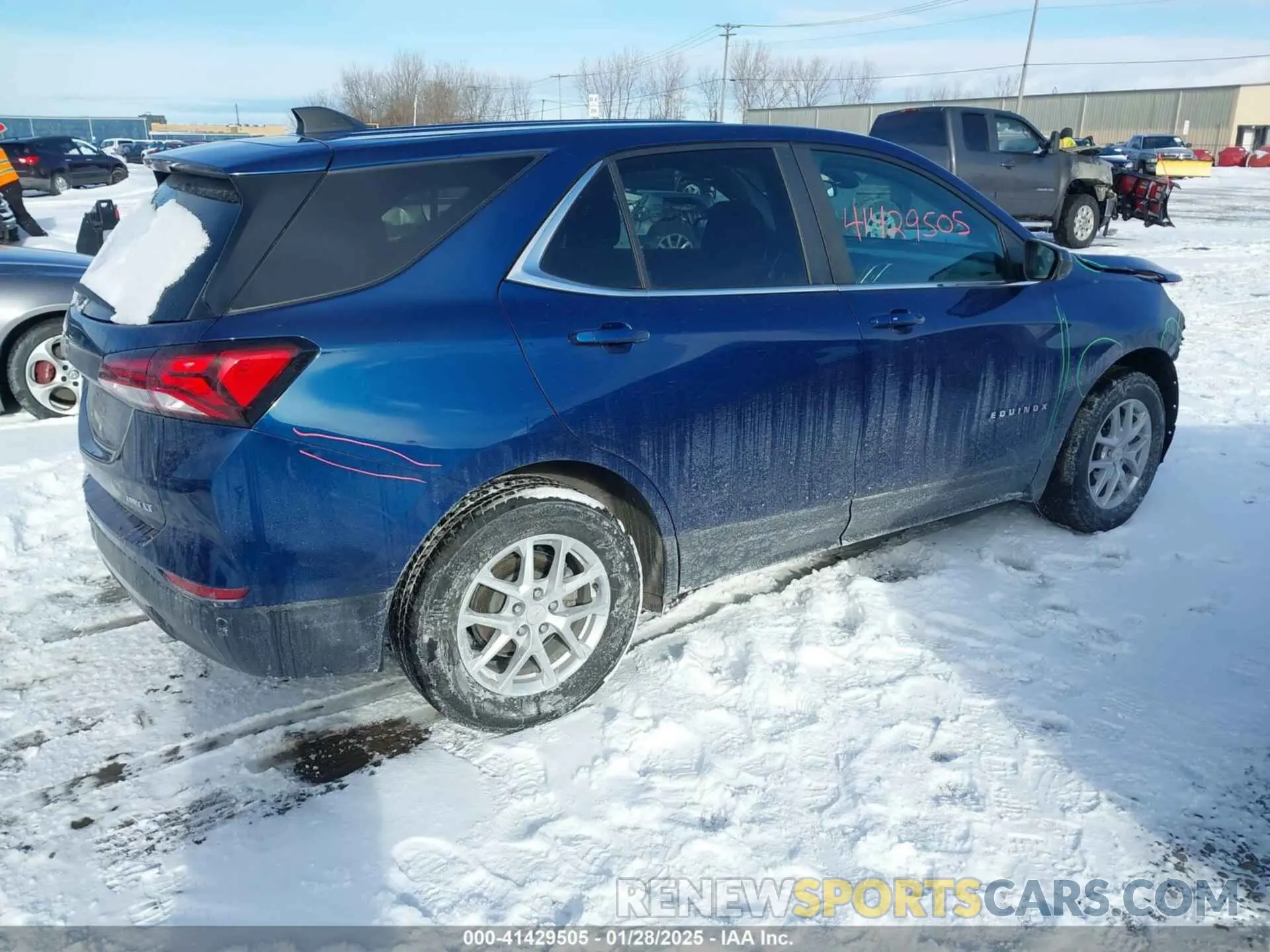 4 Photograph of a damaged car 3GNAXUEV7NL120407 CHEVROLET EQUINOX 2022