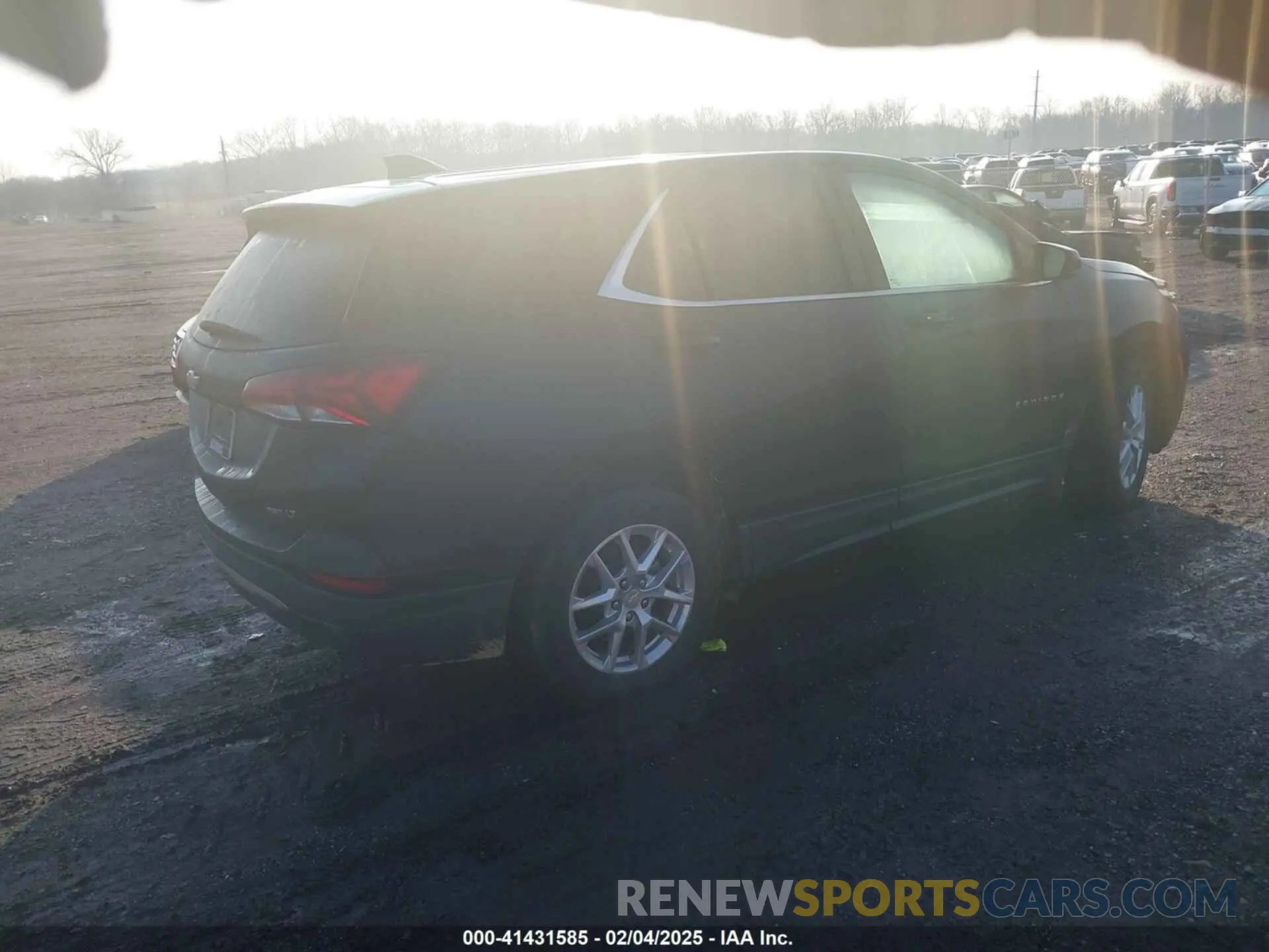 4 Photograph of a damaged car 3GNAXUEV8NL221293 CHEVROLET EQUINOX 2022