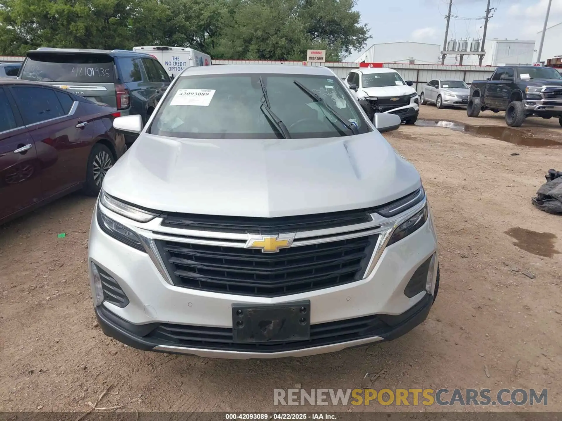 11 Photograph of a damaged car 3GNAXUEV8NL242161 CHEVROLET EQUINOX 2022