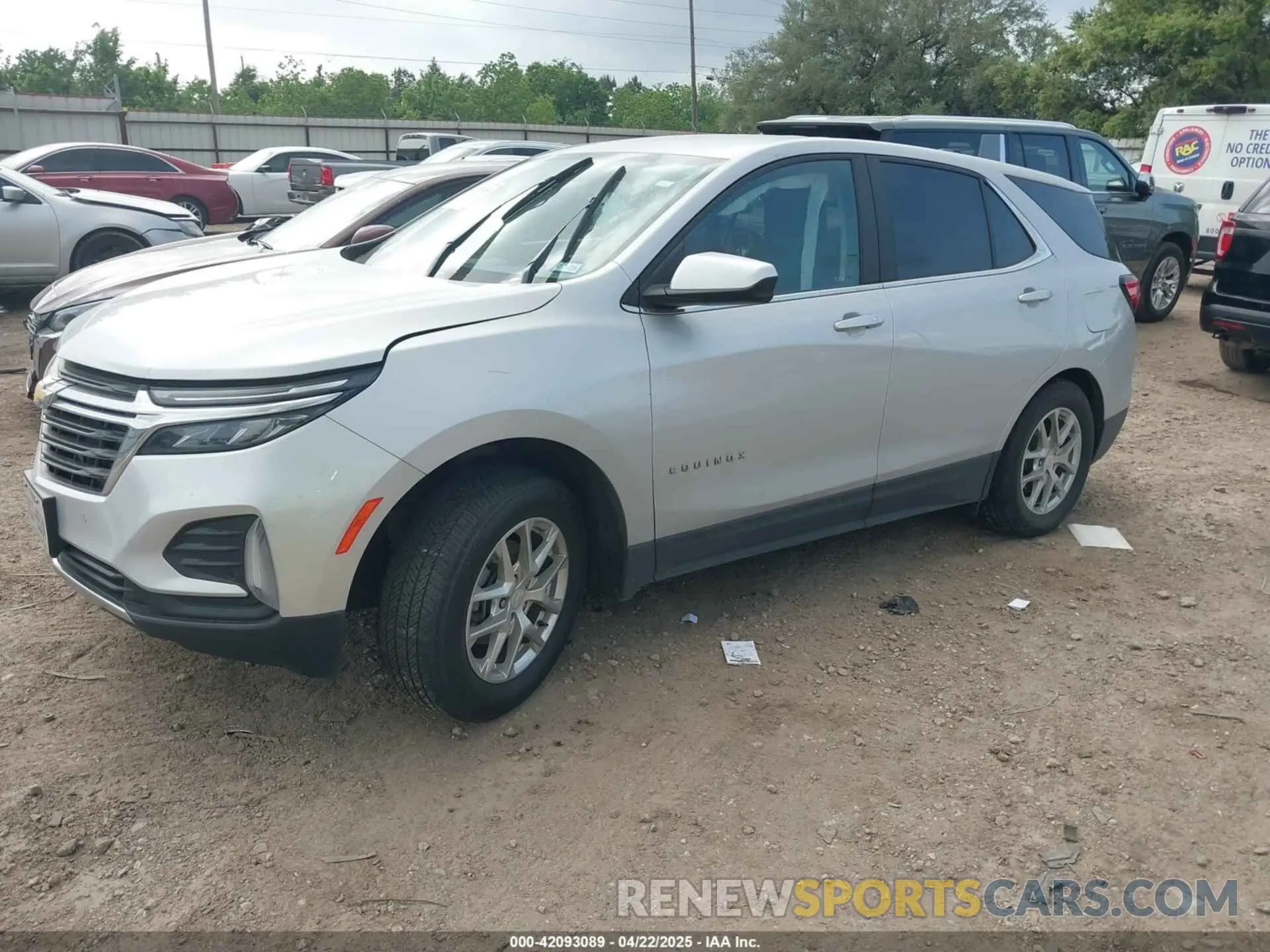 2 Photograph of a damaged car 3GNAXUEV8NL242161 CHEVROLET EQUINOX 2022