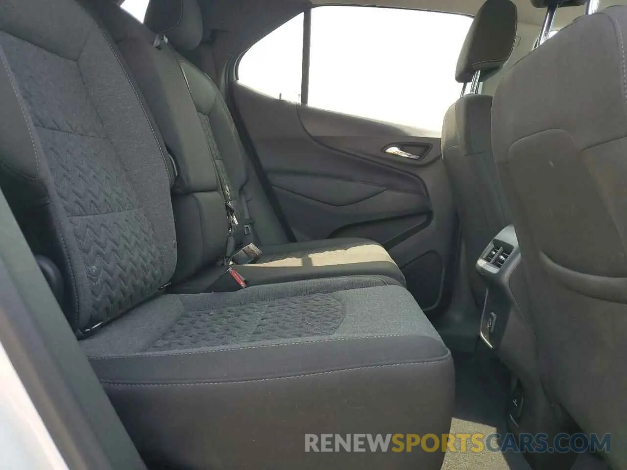 11 Photograph of a damaged car 3GNAXUEV8NL253838 CHEVROLET EQUINOX 2022