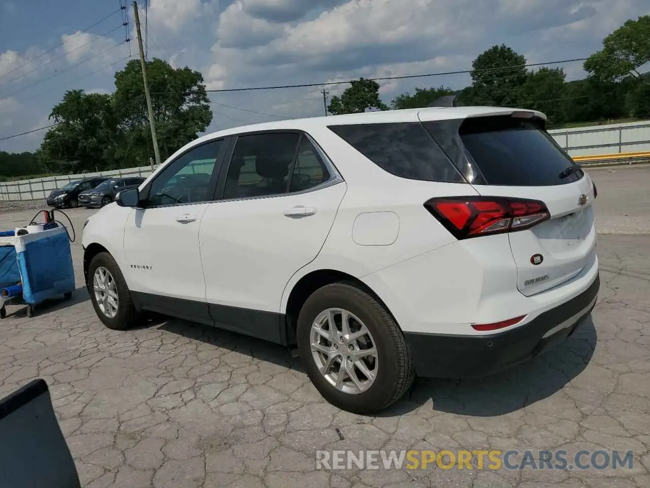 2 Photograph of a damaged car 3GNAXUEV8NL253838 CHEVROLET EQUINOX 2022