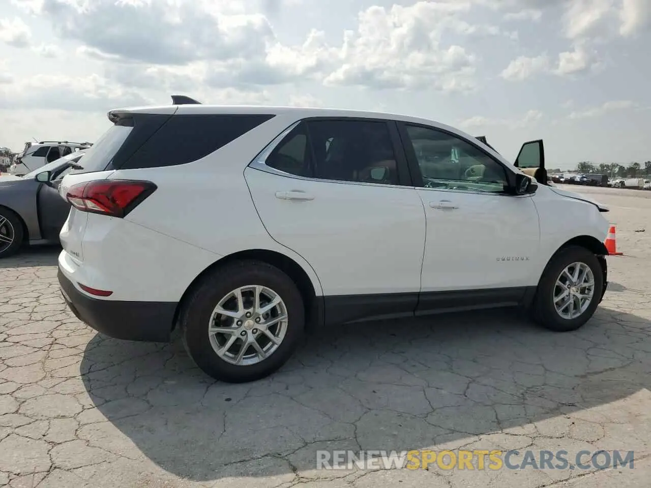 3 Photograph of a damaged car 3GNAXUEV8NL253838 CHEVROLET EQUINOX 2022
