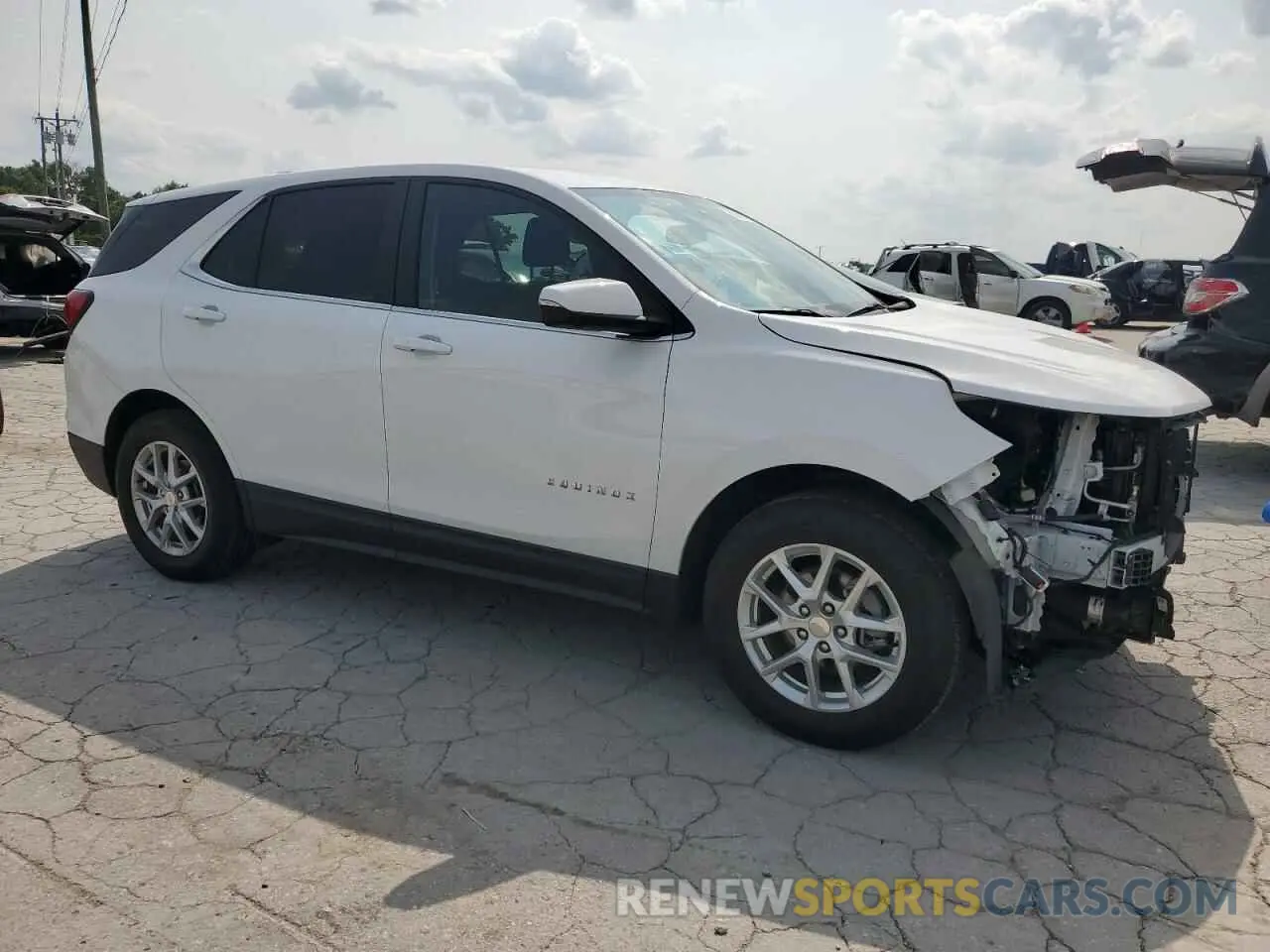 4 Photograph of a damaged car 3GNAXUEV8NL253838 CHEVROLET EQUINOX 2022