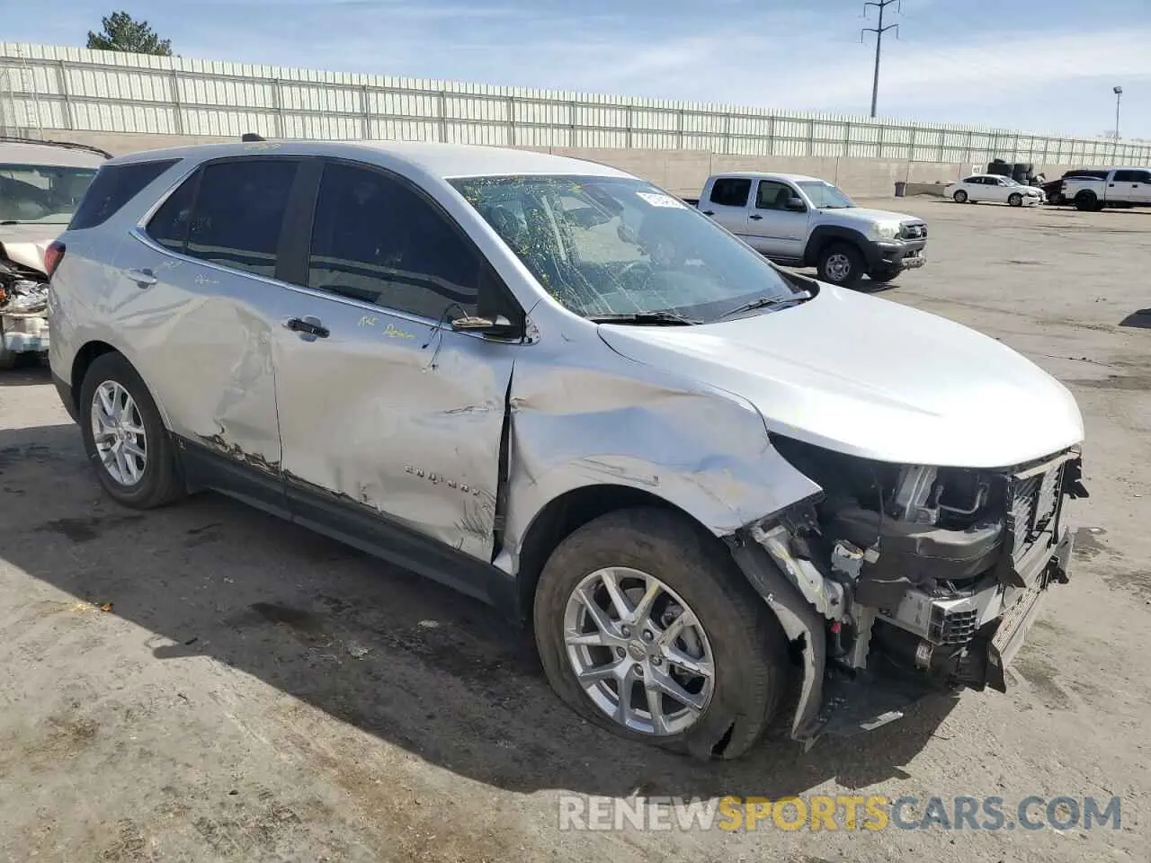 4 Photograph of a damaged car 3GNAXUEV9NL221805 CHEVROLET EQUINOX 2022