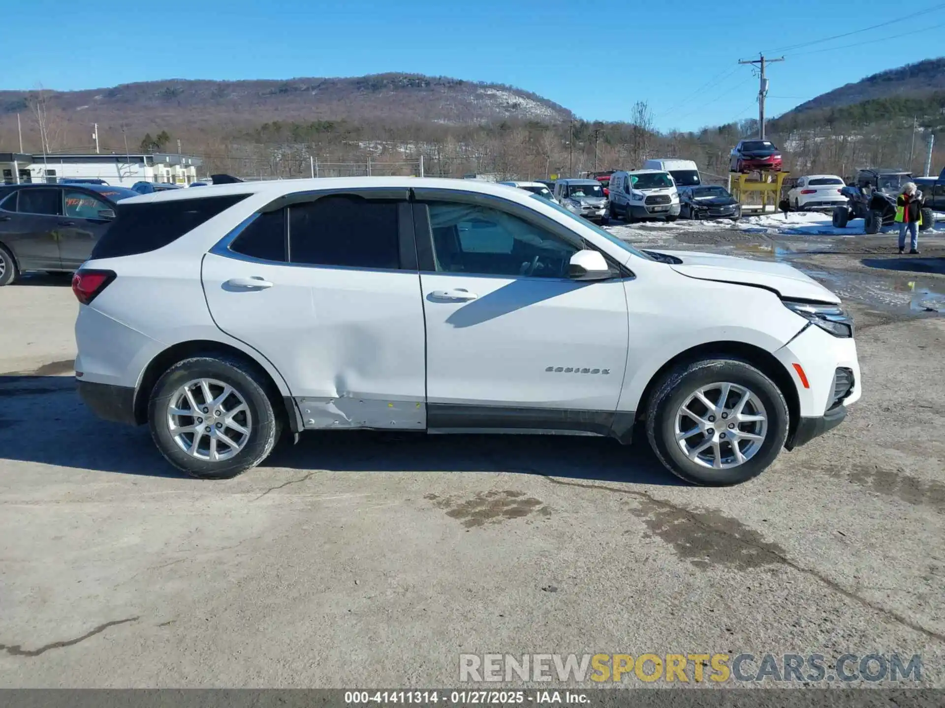 13 Photograph of a damaged car 3GNAXUEV9NL235686 CHEVROLET EQUINOX 2022