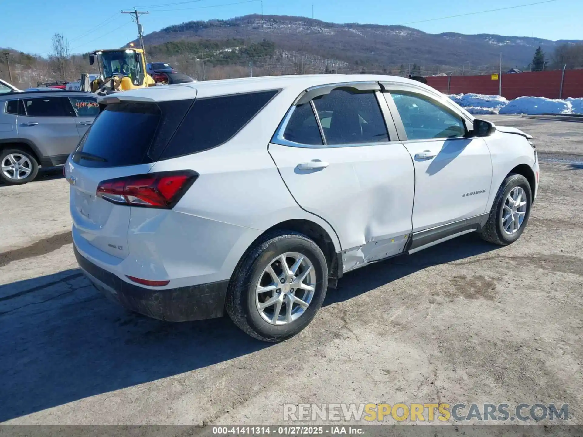 4 Photograph of a damaged car 3GNAXUEV9NL235686 CHEVROLET EQUINOX 2022