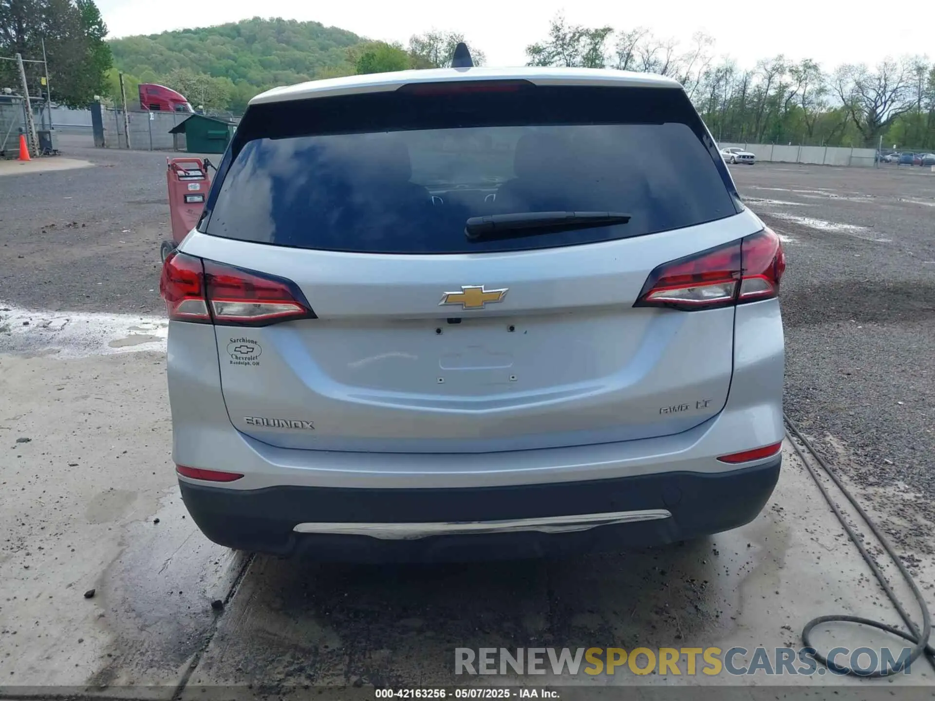 17 Photograph of a damaged car 3GNAXUEV9NL250639 CHEVROLET EQUINOX 2022