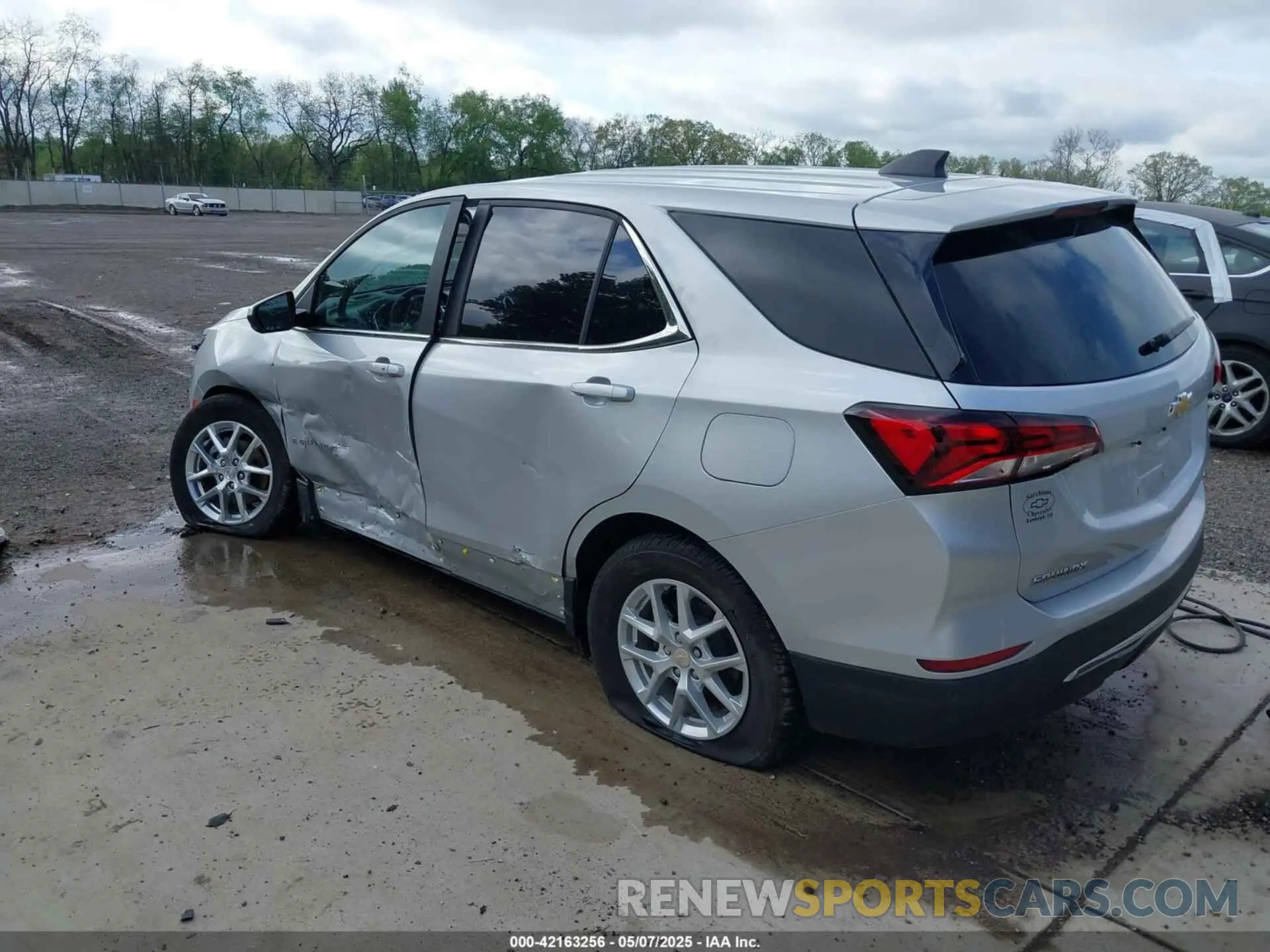 3 Photograph of a damaged car 3GNAXUEV9NL250639 CHEVROLET EQUINOX 2022