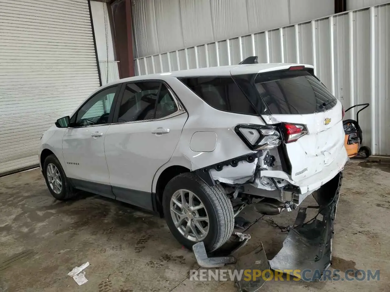 2 Photograph of a damaged car 3GNAXUEV9NL273998 CHEVROLET EQUINOX 2022
