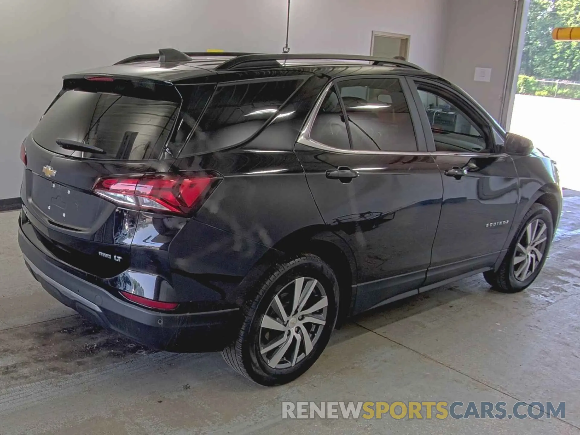 11 Photograph of a damaged car 3GNAXUEV9NL307924 CHEVROLET EQUINOX 2022
