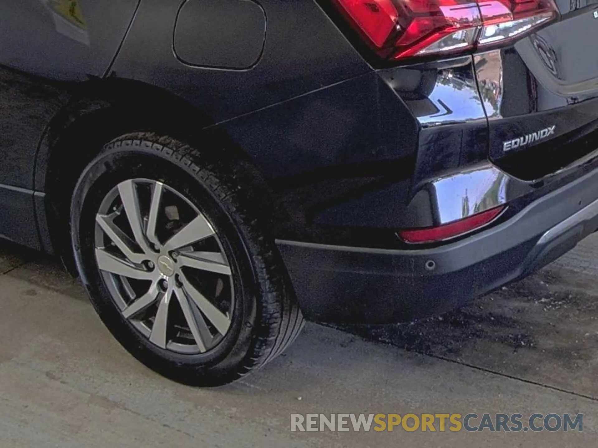 12 Photograph of a damaged car 3GNAXUEV9NL307924 CHEVROLET EQUINOX 2022