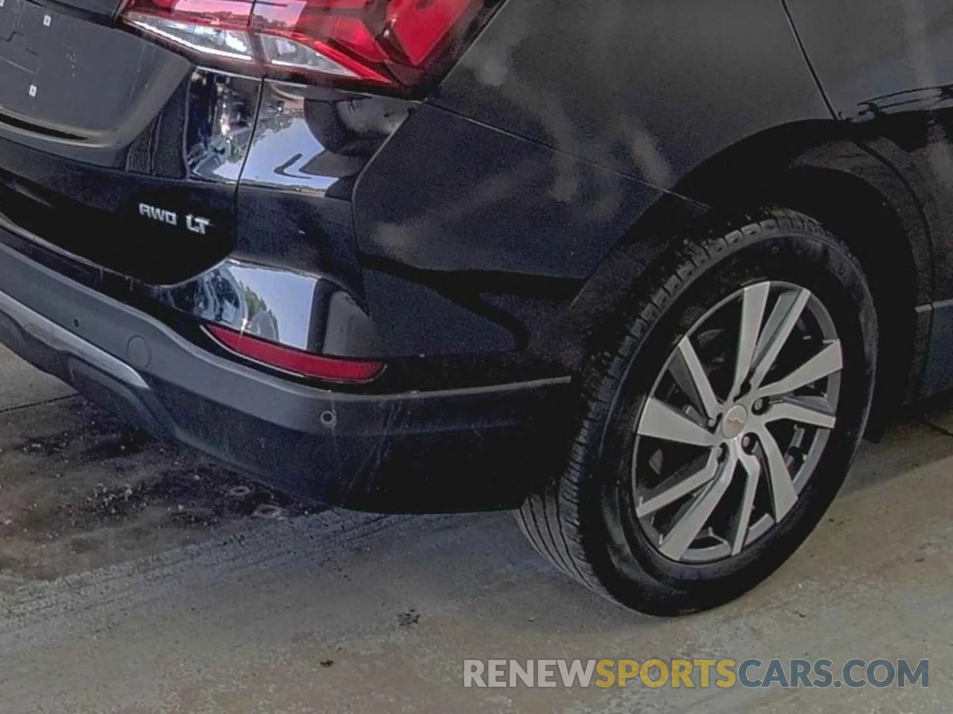 18 Photograph of a damaged car 3GNAXUEV9NL307924 CHEVROLET EQUINOX 2022
