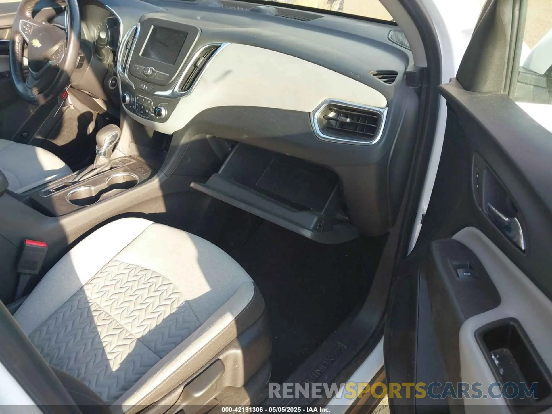 5 Photograph of a damaged car 3GNAXUEVXNL208349 CHEVROLET EQUINOX 2022