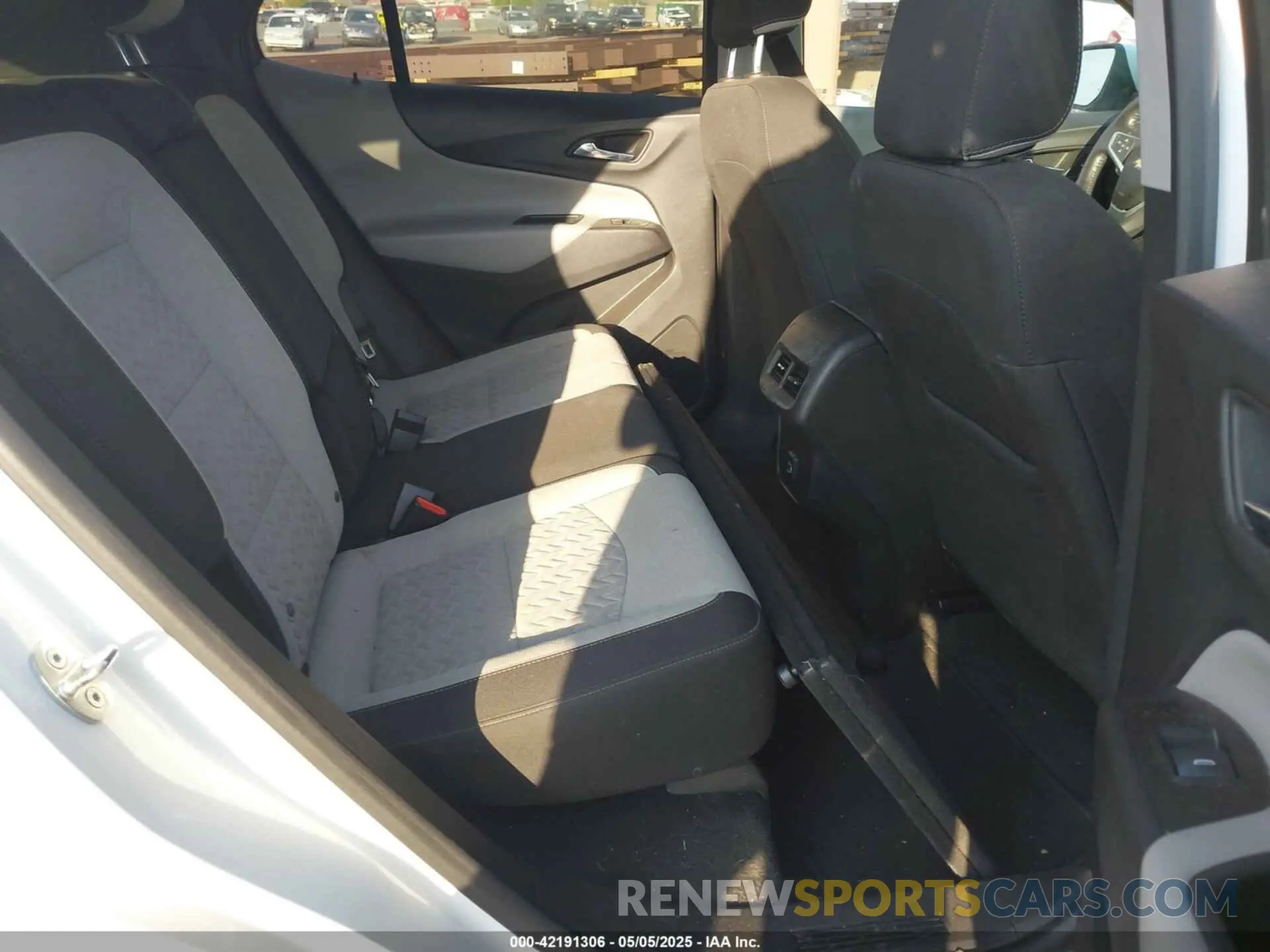 8 Photograph of a damaged car 3GNAXUEVXNL208349 CHEVROLET EQUINOX 2022
