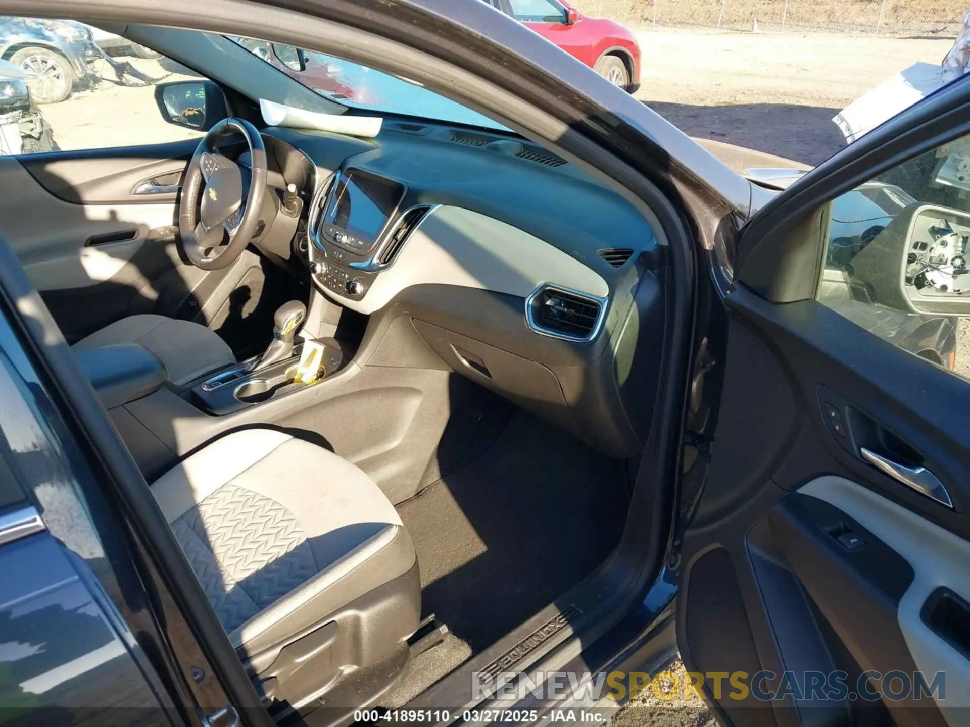 5 Photograph of a damaged car 3GNAXUEVXNS233564 CHEVROLET EQUINOX 2022