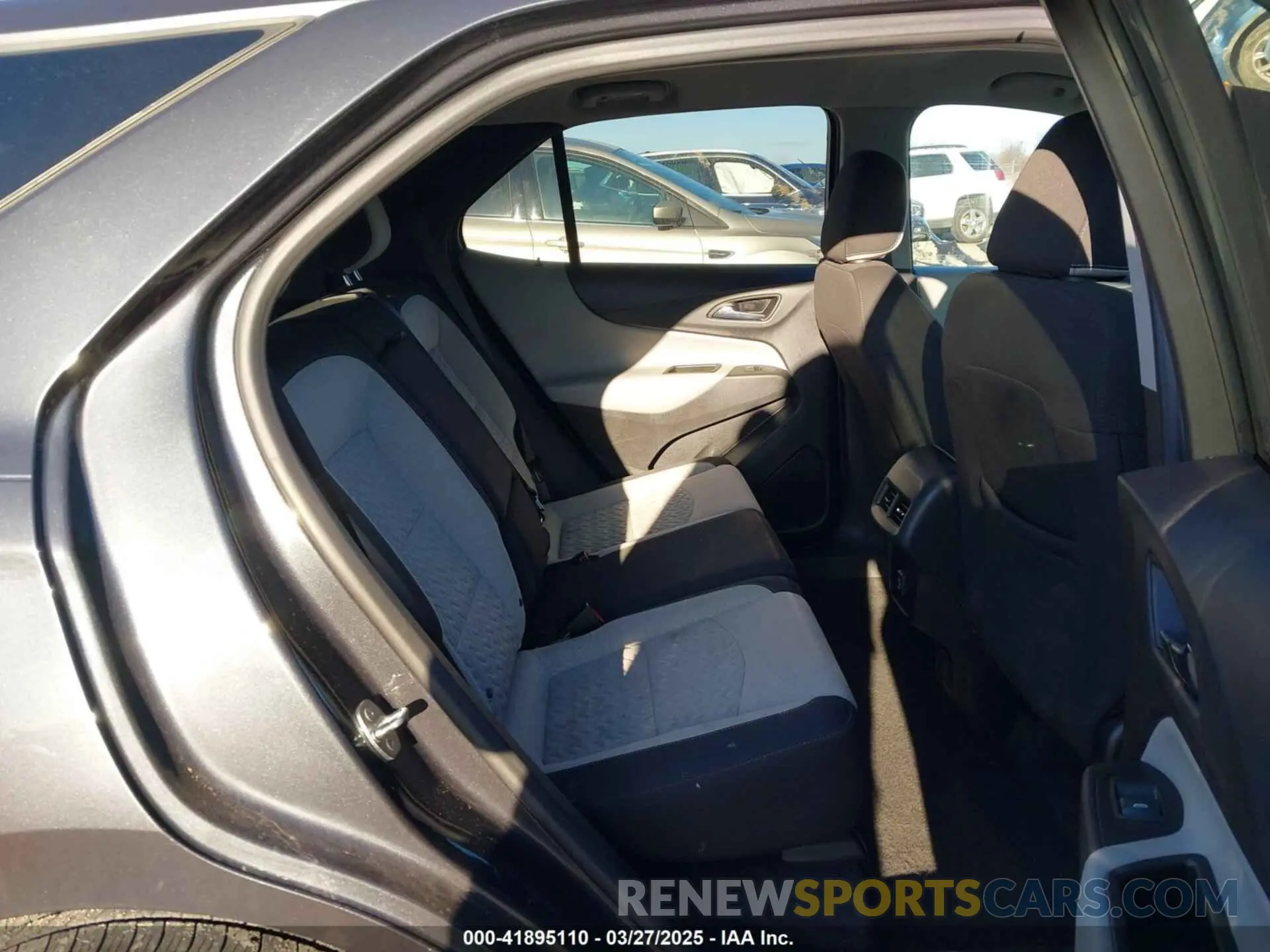 8 Photograph of a damaged car 3GNAXUEVXNS233564 CHEVROLET EQUINOX 2022