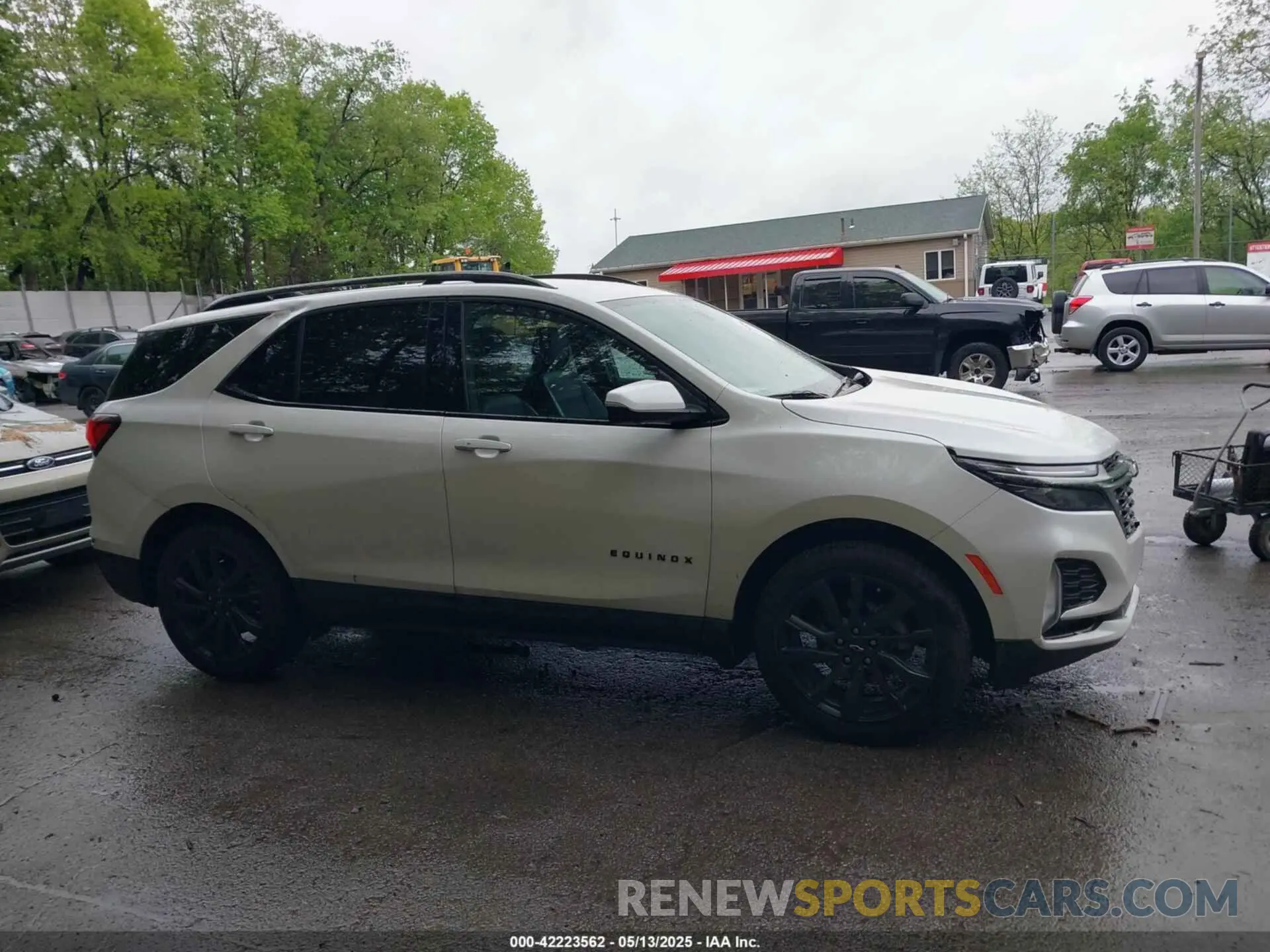 13 Photograph of a damaged car 3GNAXWEV8NS235051 CHEVROLET EQUINOX 2022
