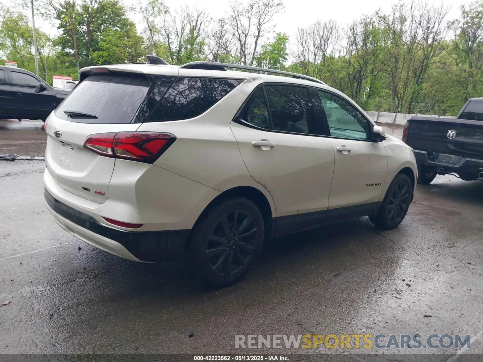 4 Photograph of a damaged car 3GNAXWEV8NS235051 CHEVROLET EQUINOX 2022