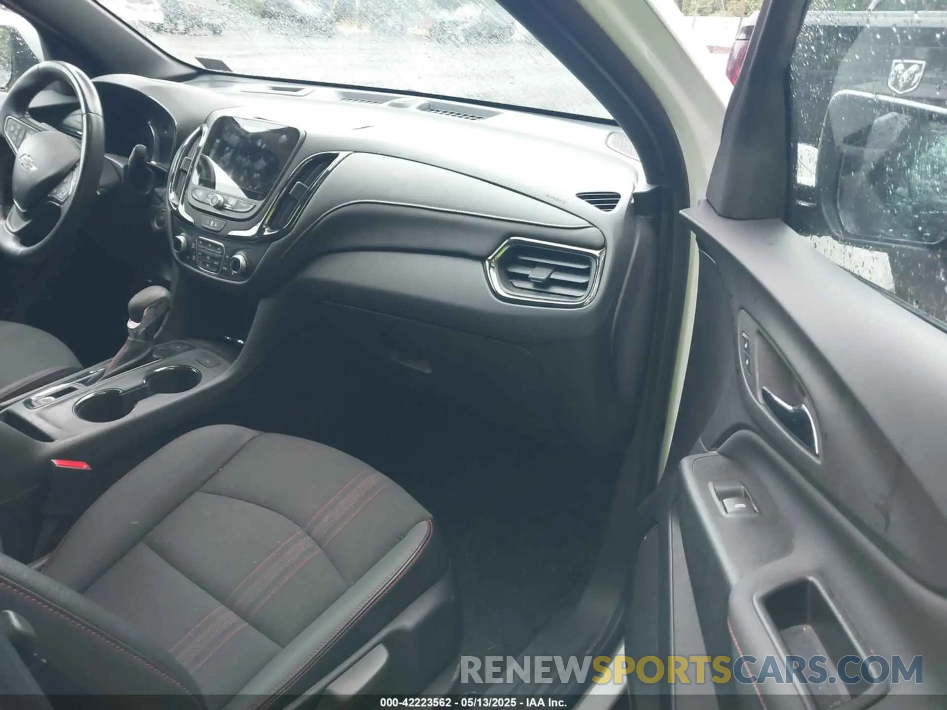 5 Photograph of a damaged car 3GNAXWEV8NS235051 CHEVROLET EQUINOX 2022