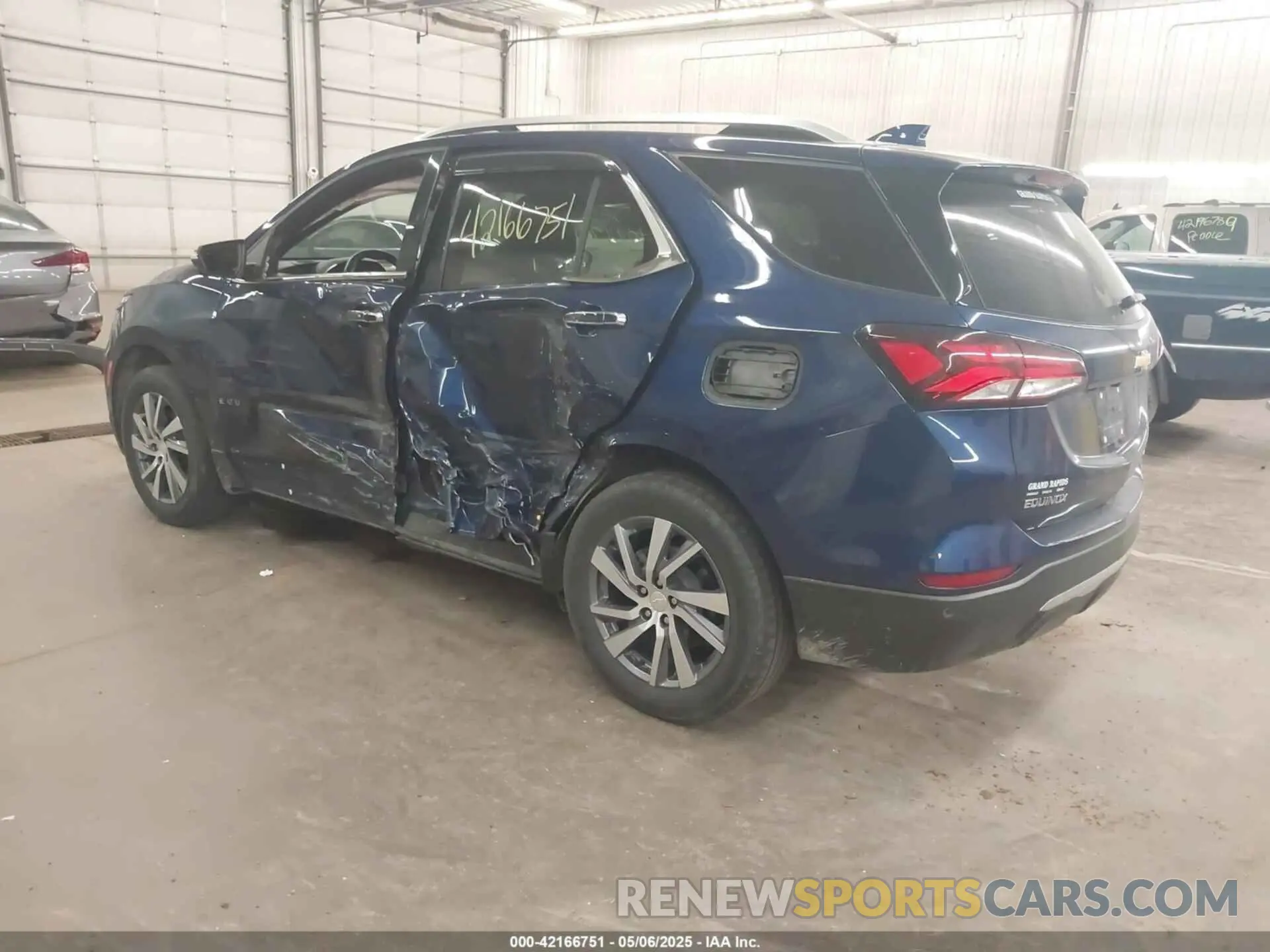 3 Photograph of a damaged car 3GNAXXEV3NS229972 CHEVROLET EQUINOX 2022