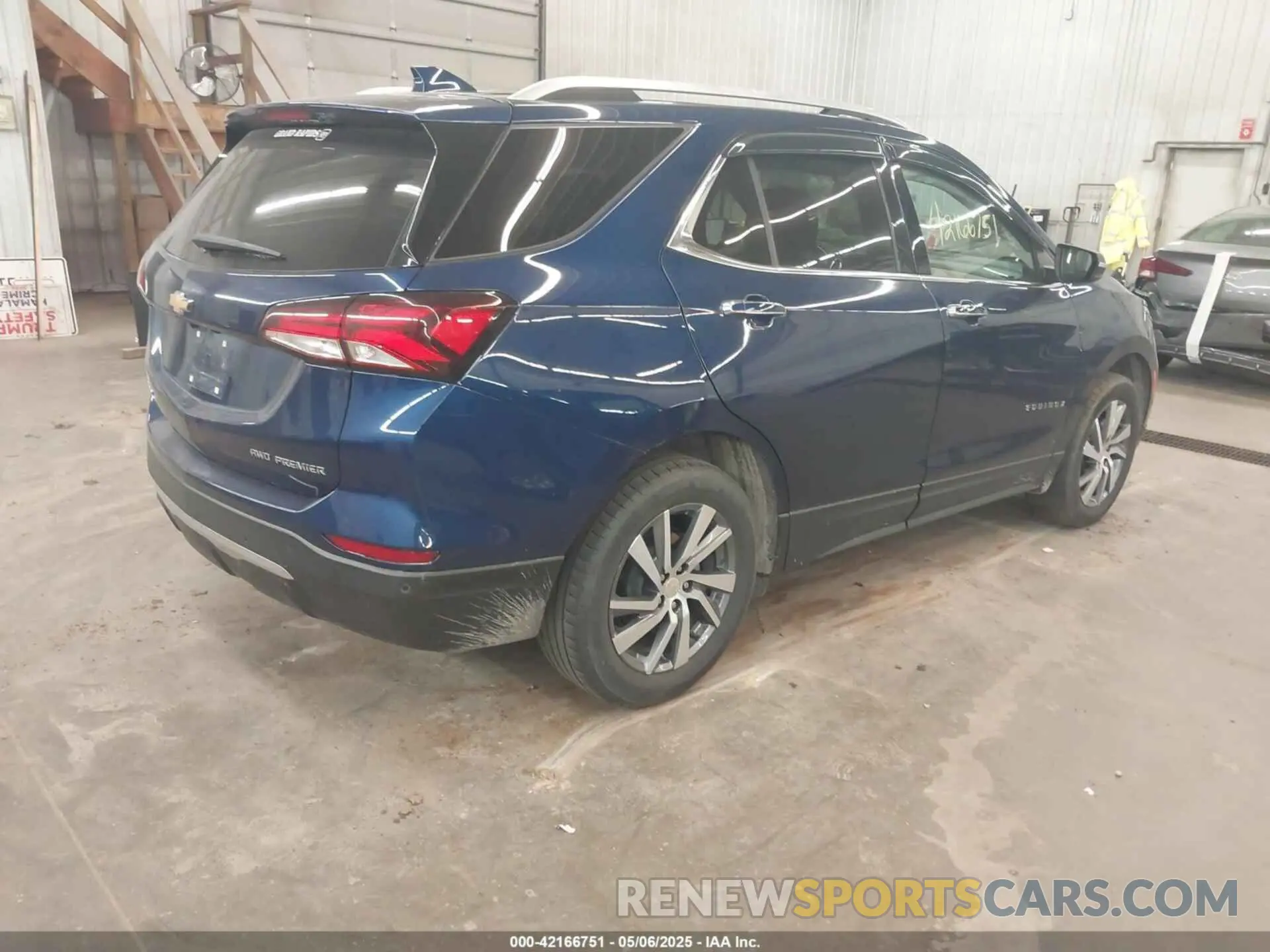 4 Photograph of a damaged car 3GNAXXEV3NS229972 CHEVROLET EQUINOX 2022