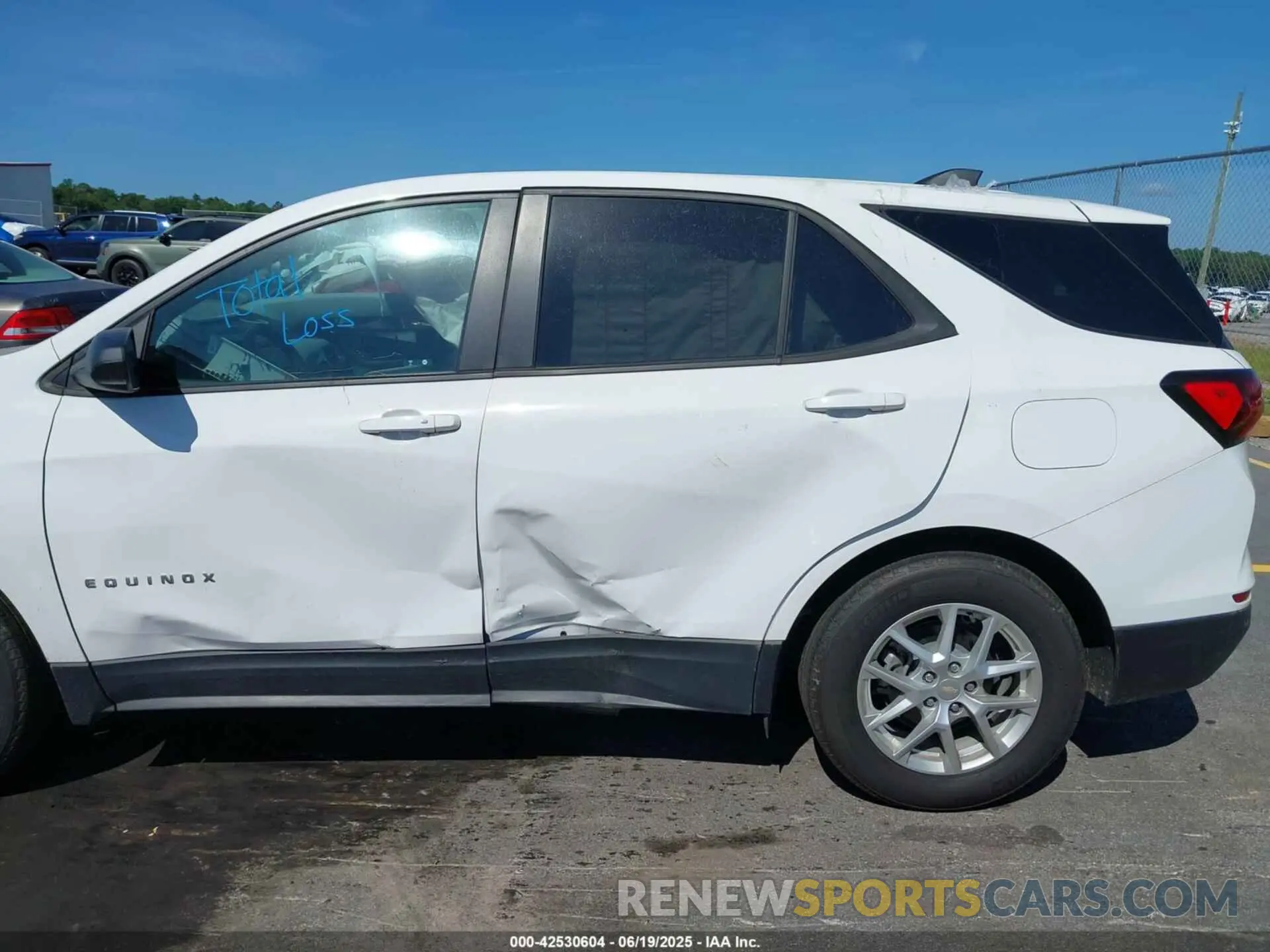 17 Photograph of a damaged car 3GNAXFEG6PL253871 CHEVROLET EQUINOX 2023