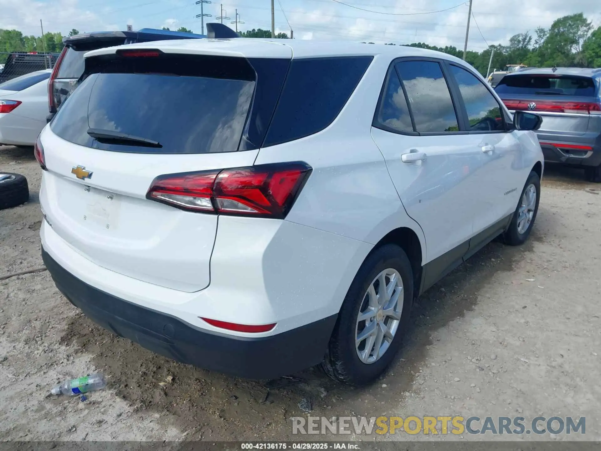 4 Photograph of a damaged car 3GNAXHEG3PL149186 CHEVROLET EQUINOX 2023