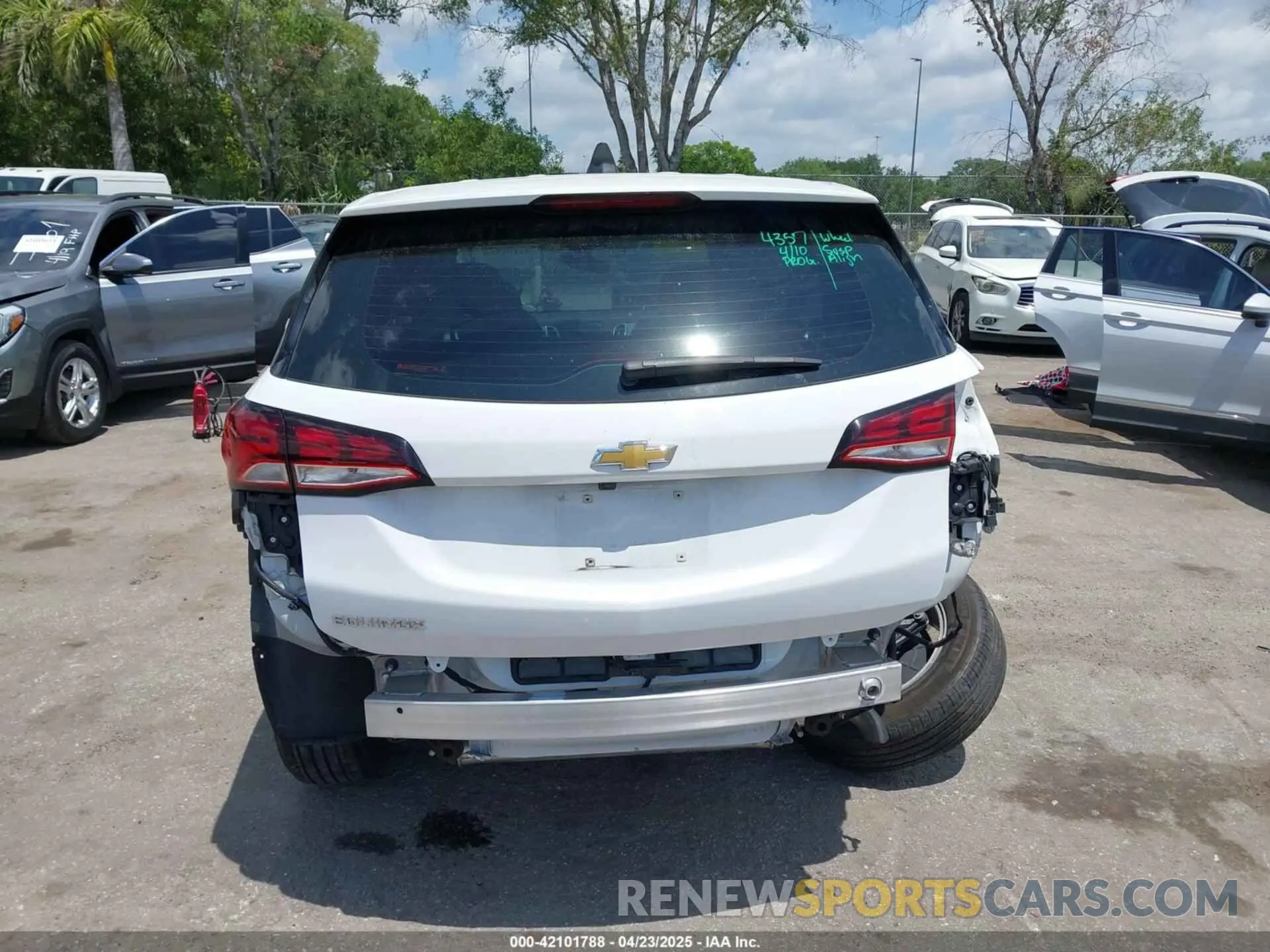 17 Photograph of a damaged car 3GNAXHEG7PL117017 CHEVROLET EQUINOX 2023