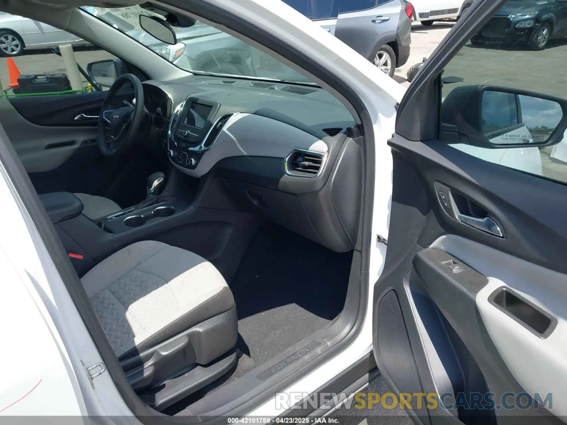 5 Photograph of a damaged car 3GNAXHEG7PL117017 CHEVROLET EQUINOX 2023
