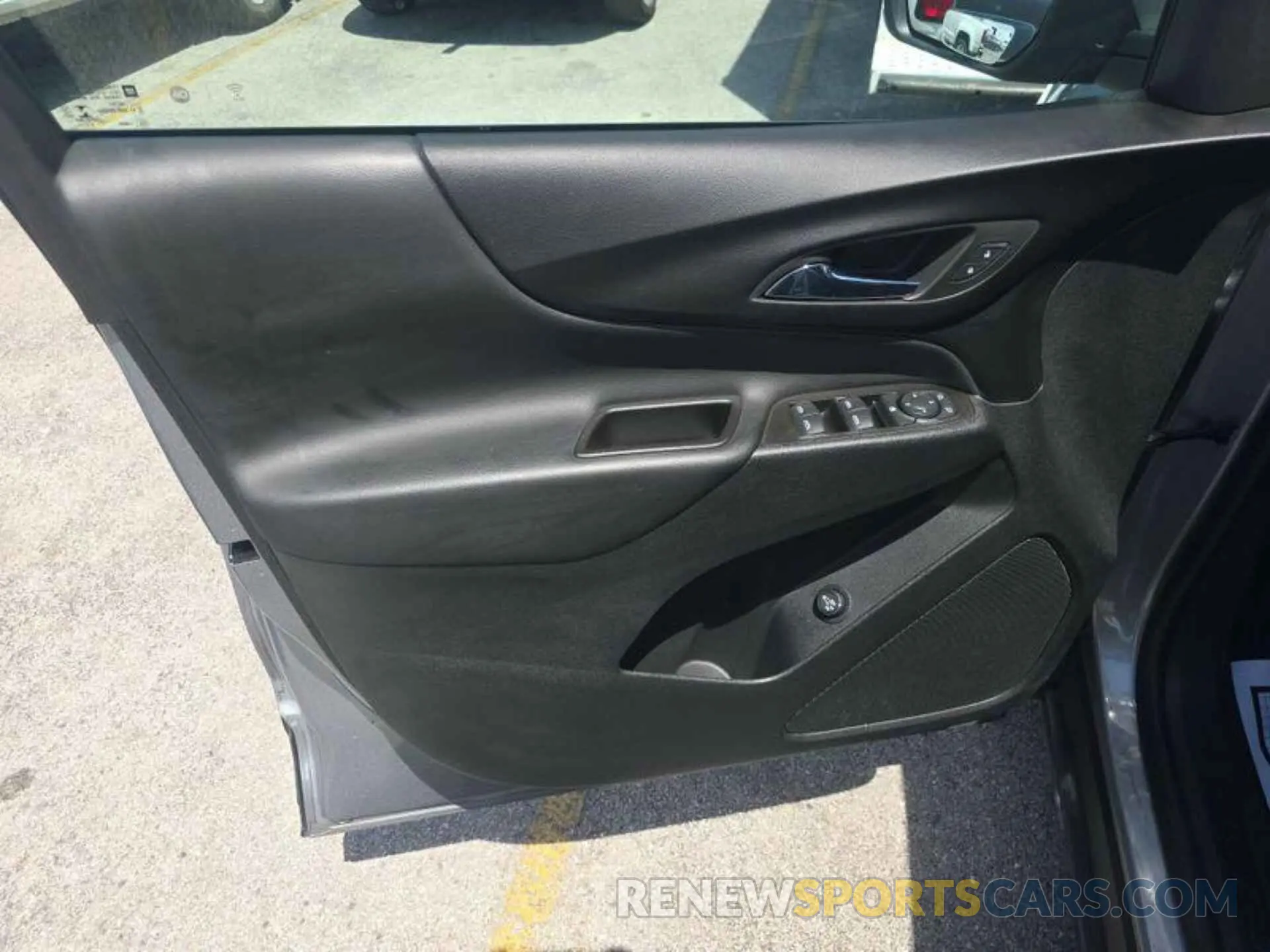 5 Photograph of a damaged car 3GNAXJEG0PL125824 CHEVROLET EQUINOX 2023