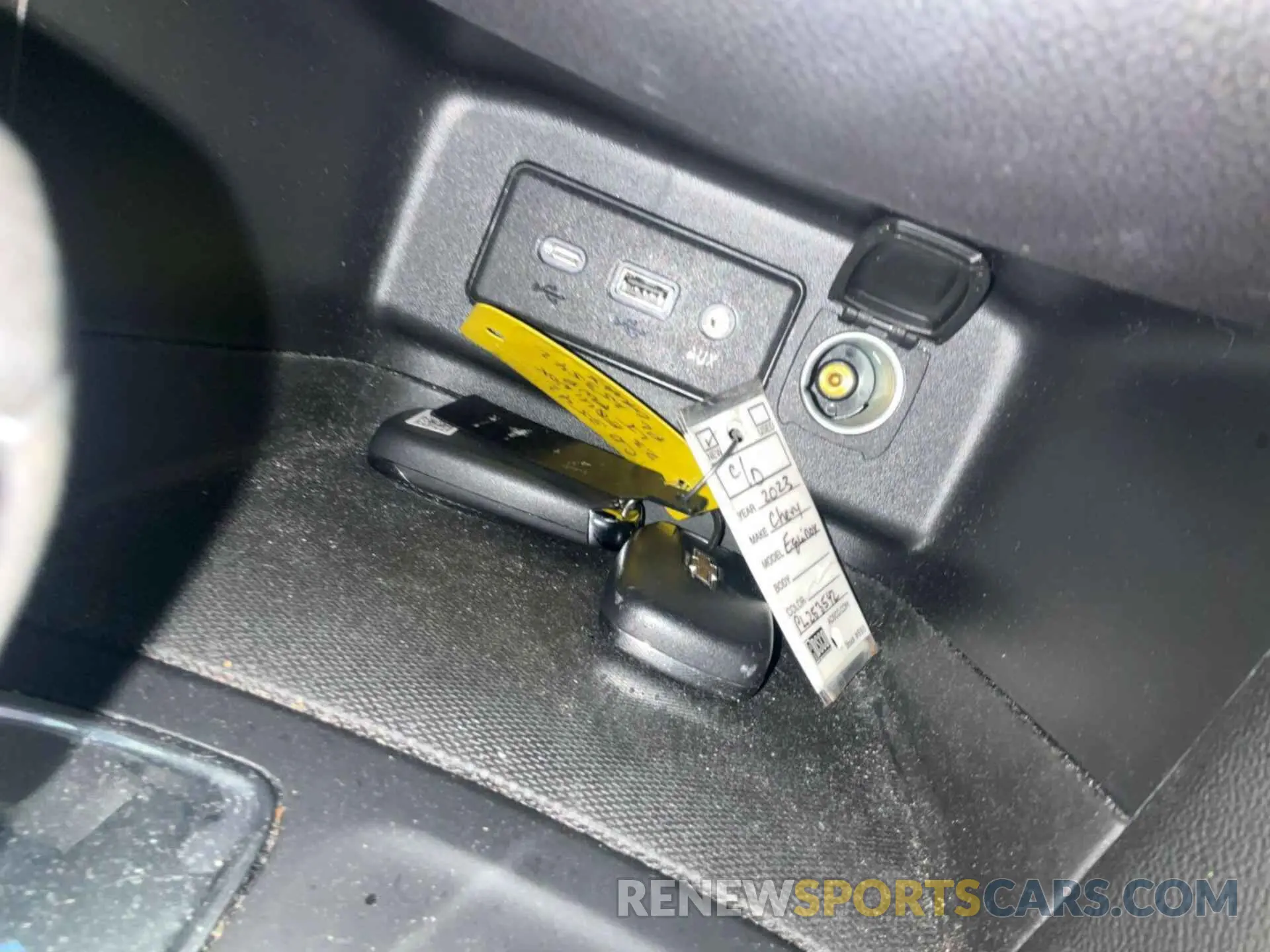 33 Photograph of a damaged car 3GNAXJEG5PL253542 CHEVROLET EQUINOX 2023