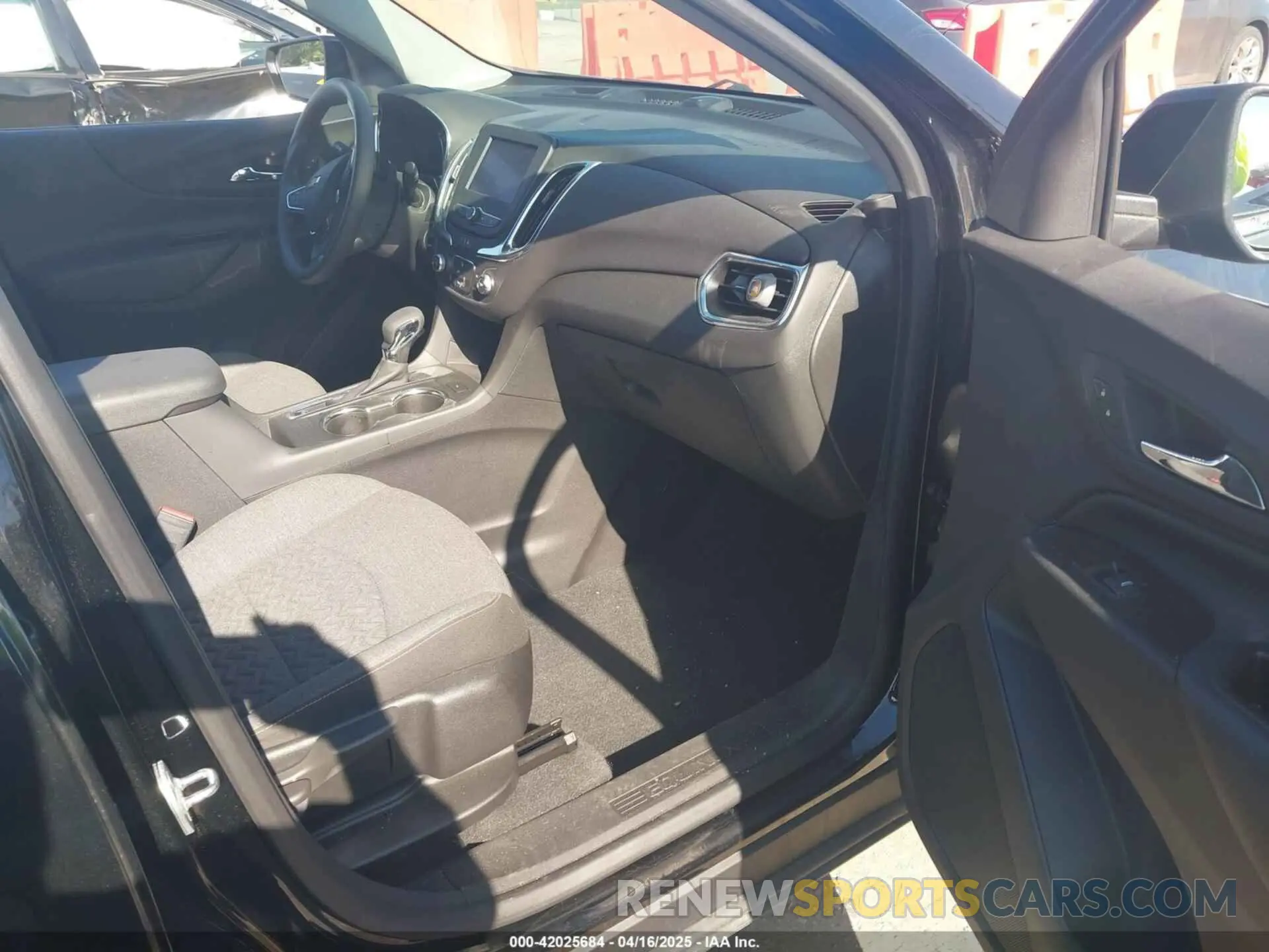 5 Photograph of a damaged car 3GNAXJEG6PL244929 CHEVROLET EQUINOX 2023