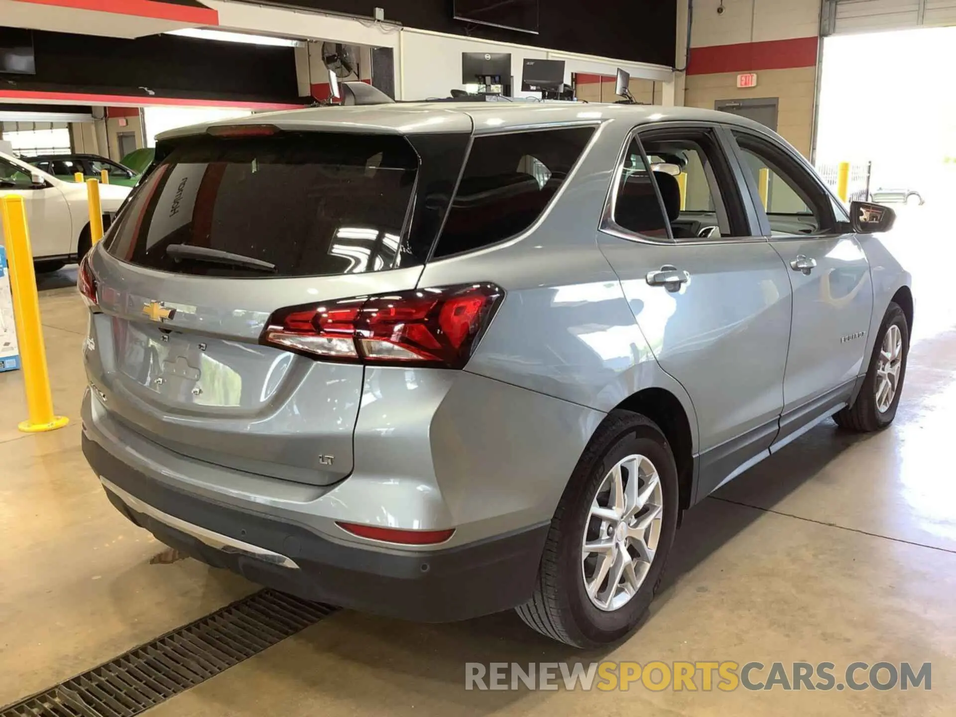 8 Photograph of a damaged car 3GNAXJEG6PS209071 CHEVROLET EQUINOX 2023