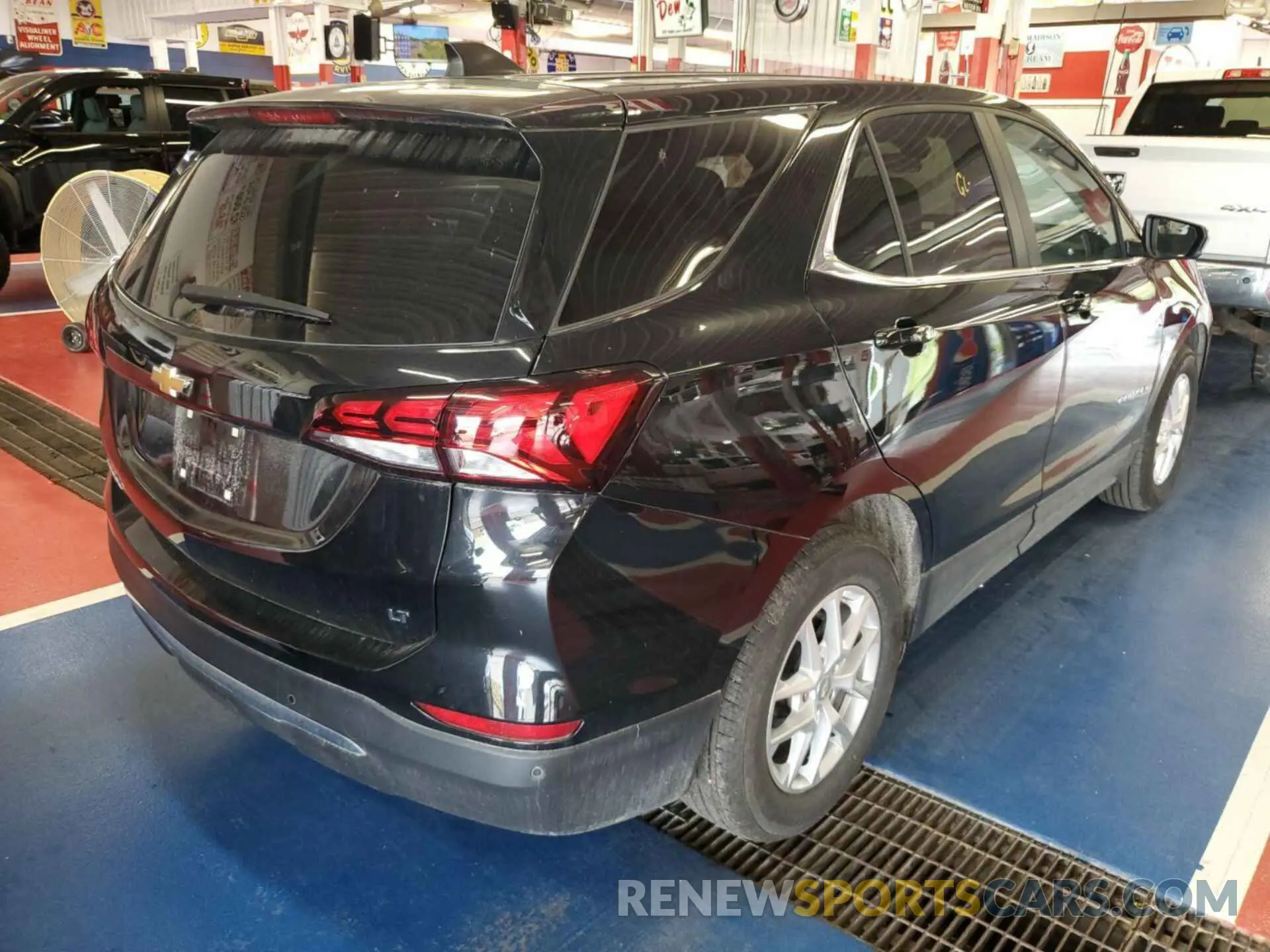 17 Photograph of a damaged car 3GNAXJEG8PL117132 CHEVROLET EQUINOX 2023