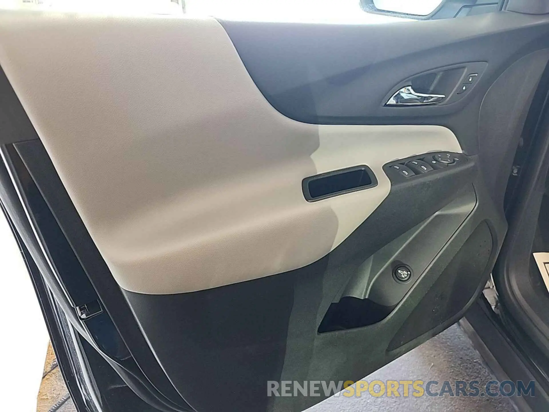 8 Photograph of a damaged car 3GNAXJEG8PL252658 CHEVROLET EQUINOX 2023